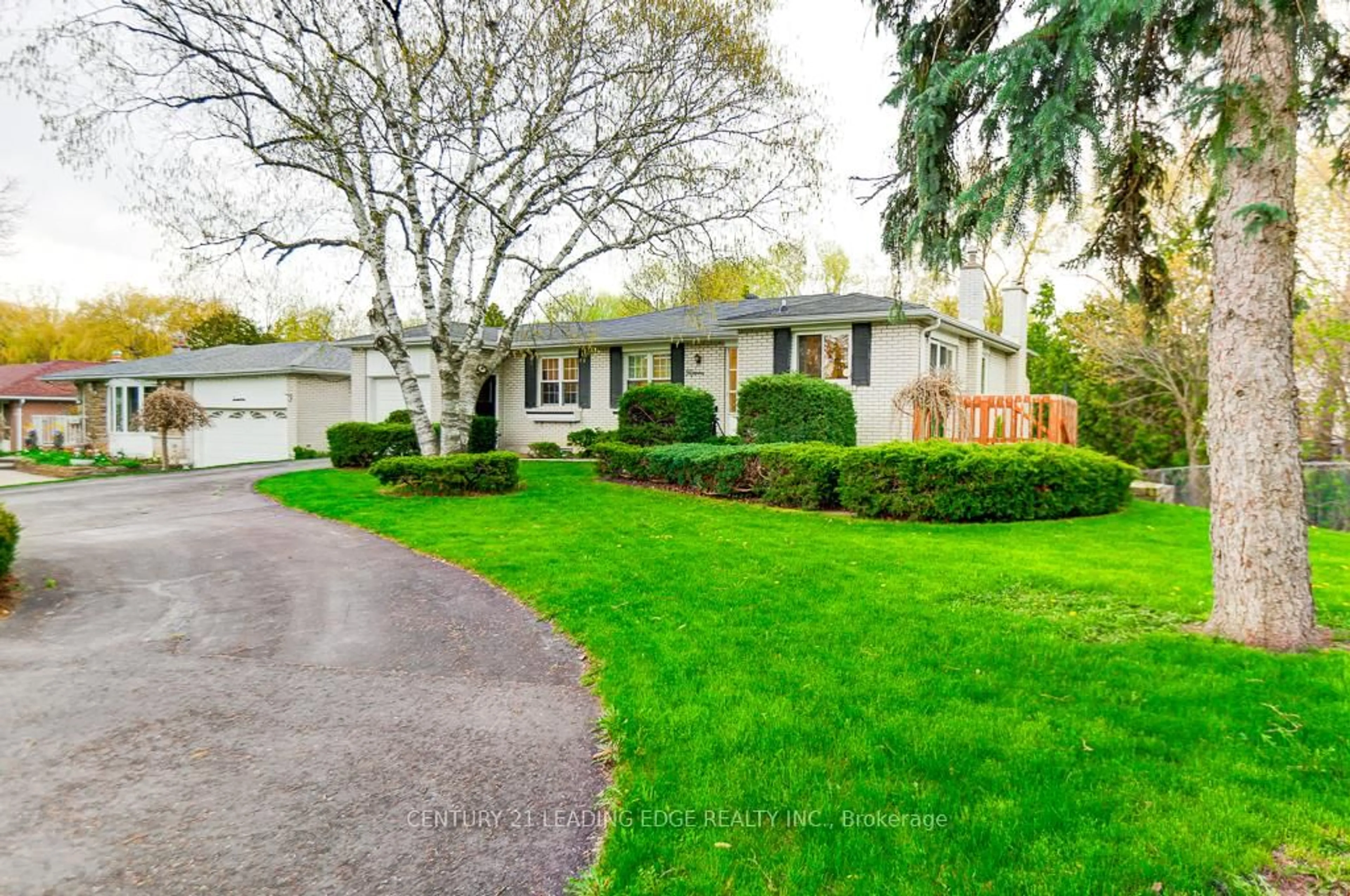 Home with vinyl exterior material, street for 15 Bakerdale Rd, Markham Ontario L3P 1J3