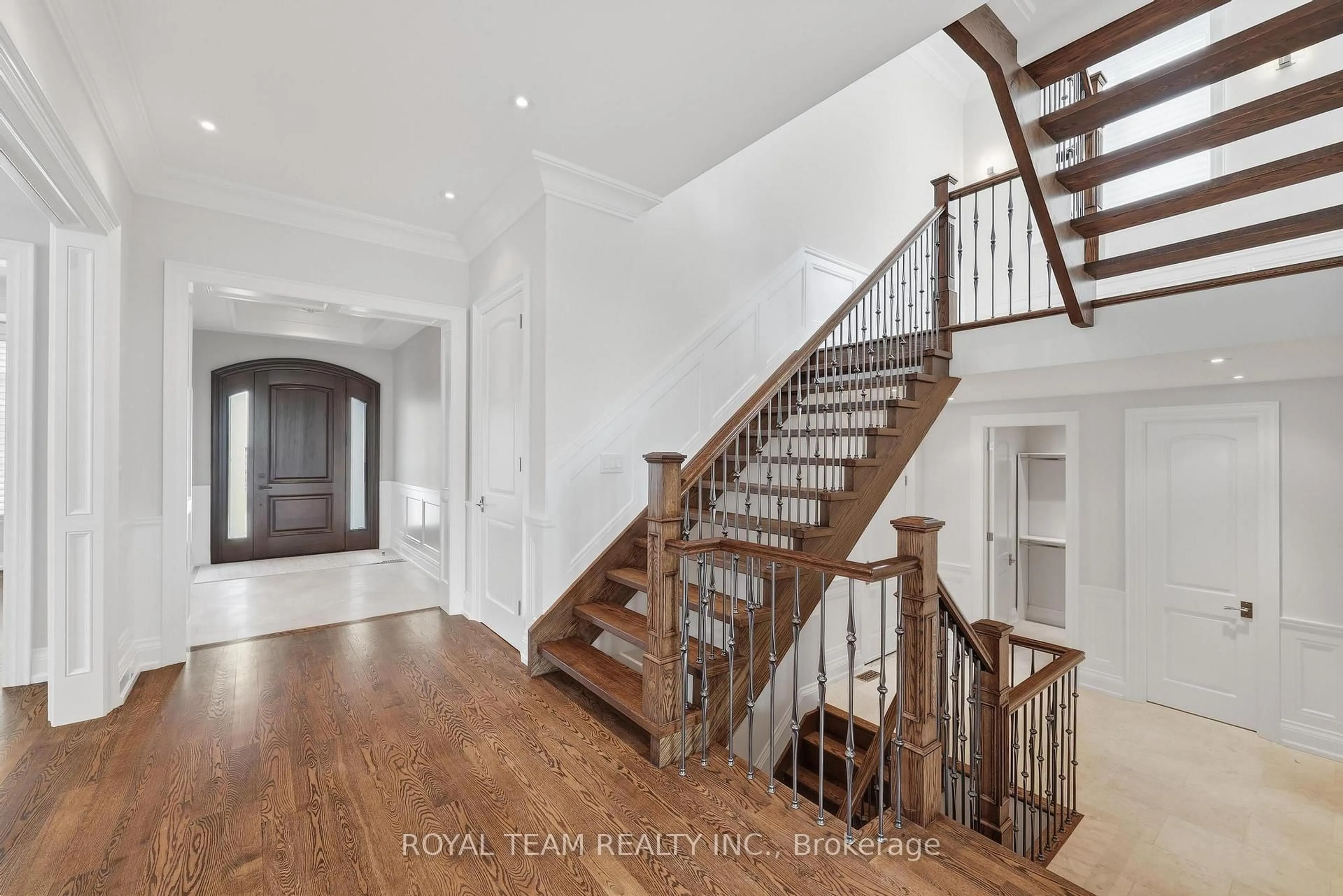 Stairs for 130 Elmwood Ave, Richmond Hill Ontario L4C 1K9