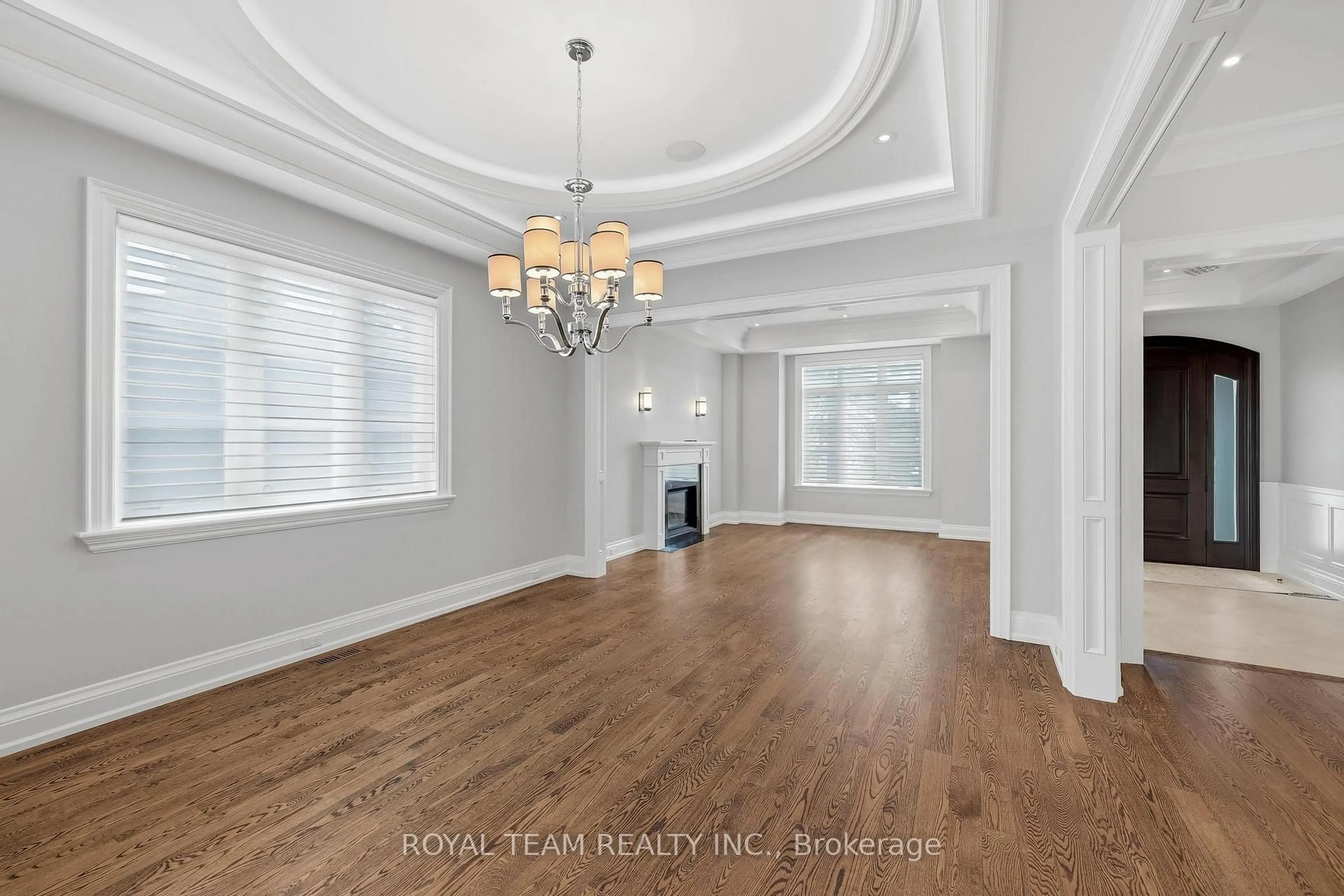 A pic of a room for 130 Elmwood Ave, Richmond Hill Ontario L4C 1K9