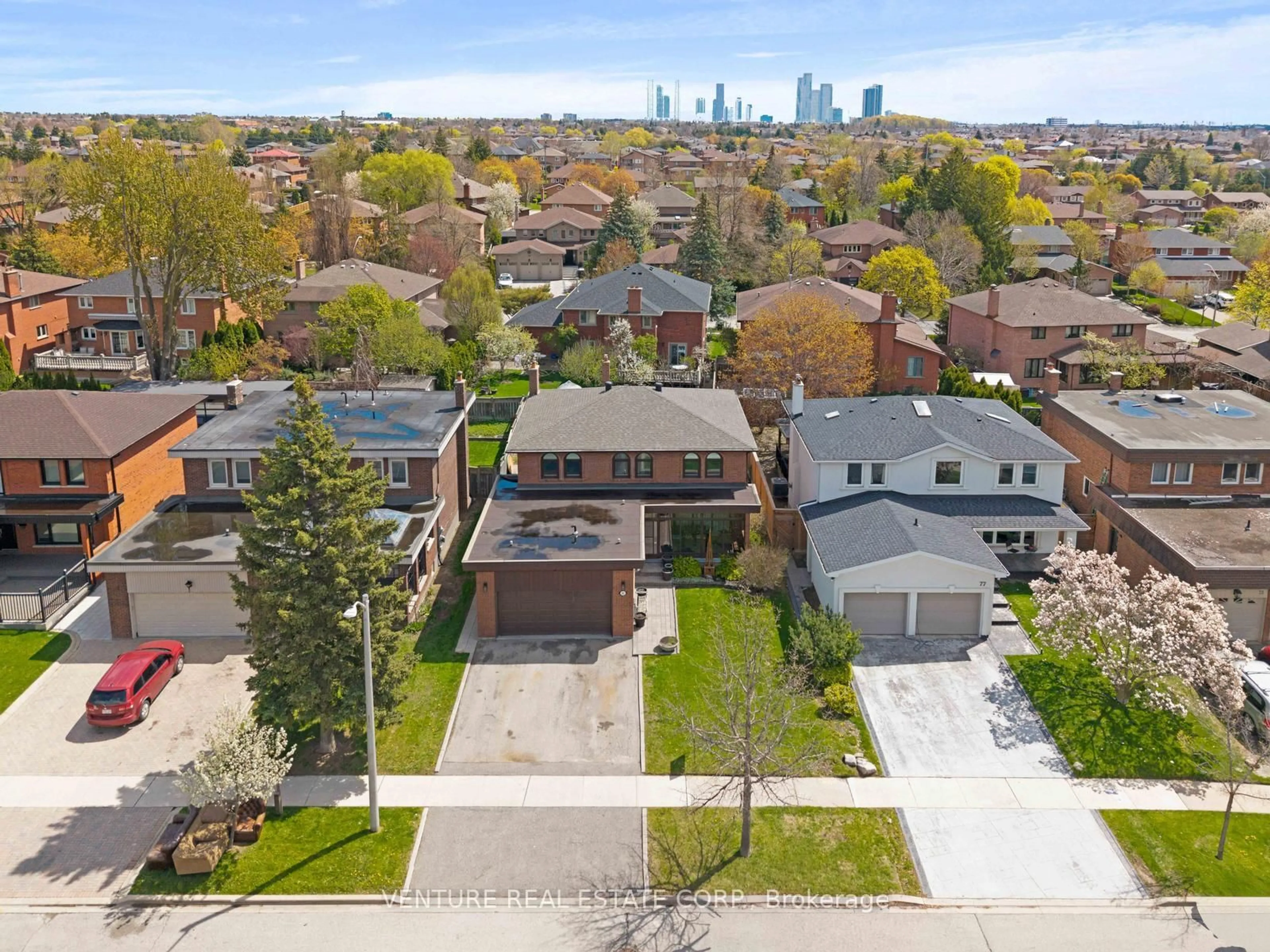 A pic from outside/outdoor area/front of a property/back of a property/a pic from drone, street for 83 Jeanne Dr, Vaughan Ontario L4L 1X8