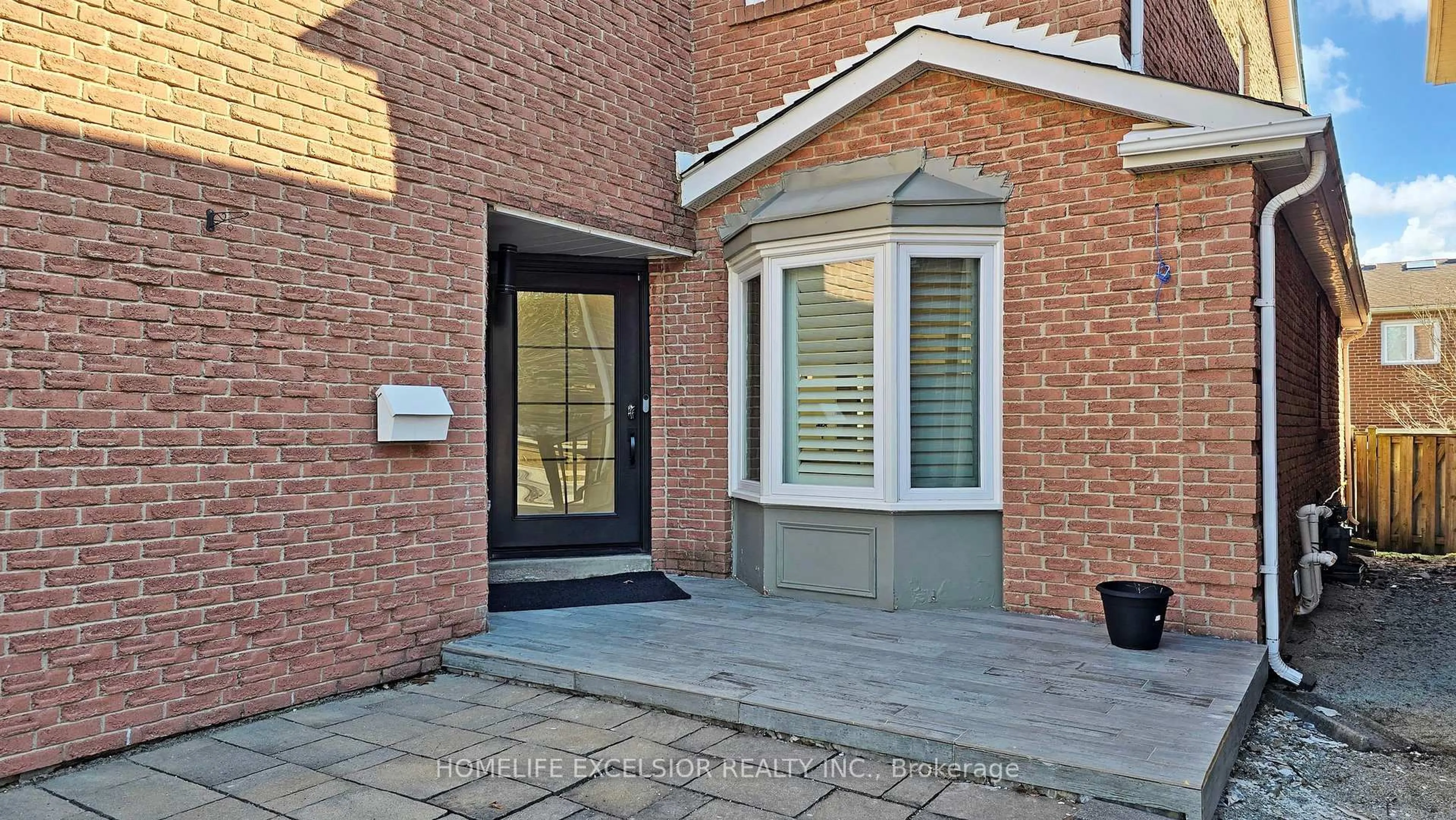 Indoor foyer for 84 Jessica Gdns, Vaughan Ontario L4J 3G2