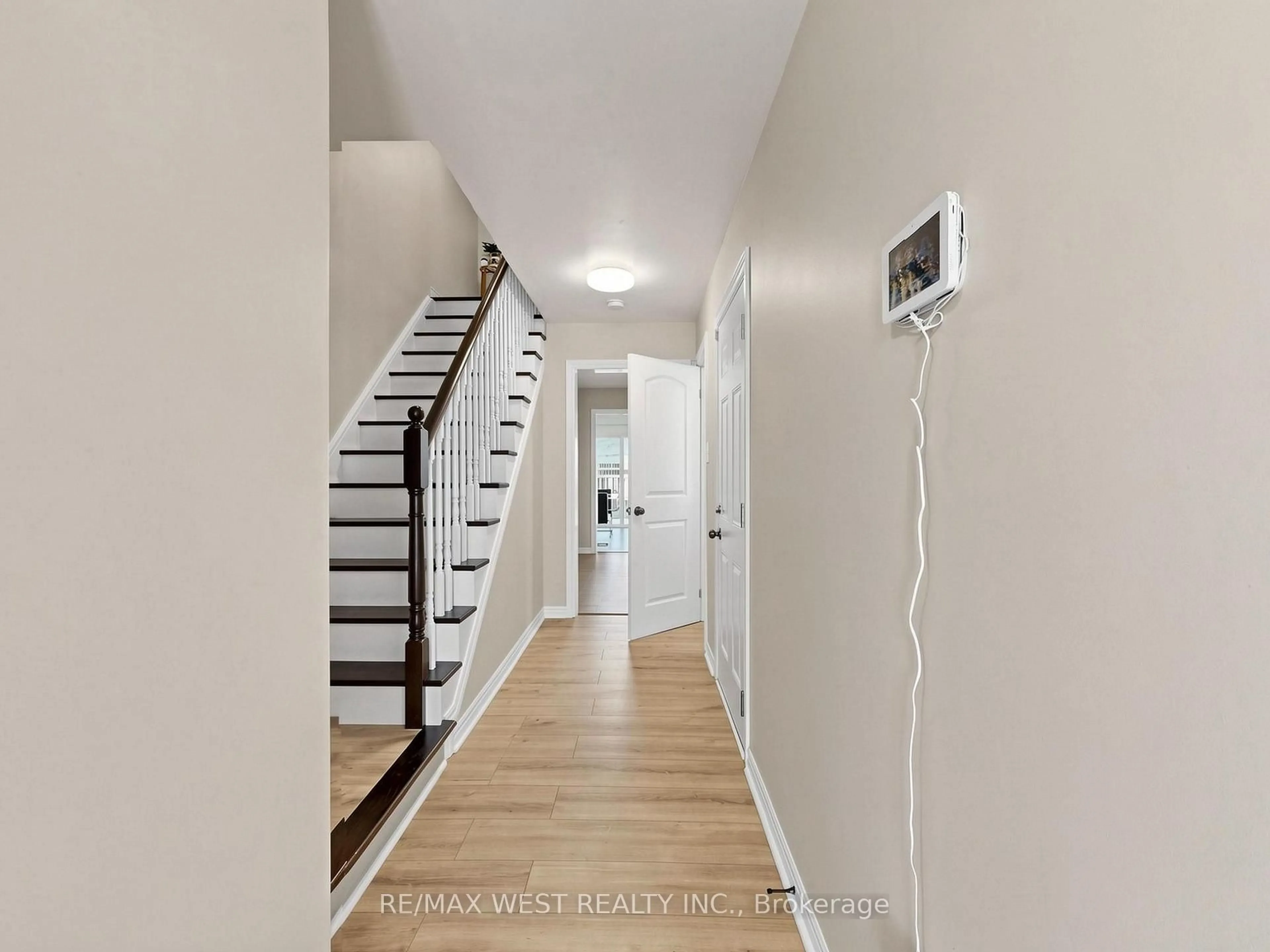 Indoor entryway for 195 Banting Cres, Essa Ontario L0M 1B6