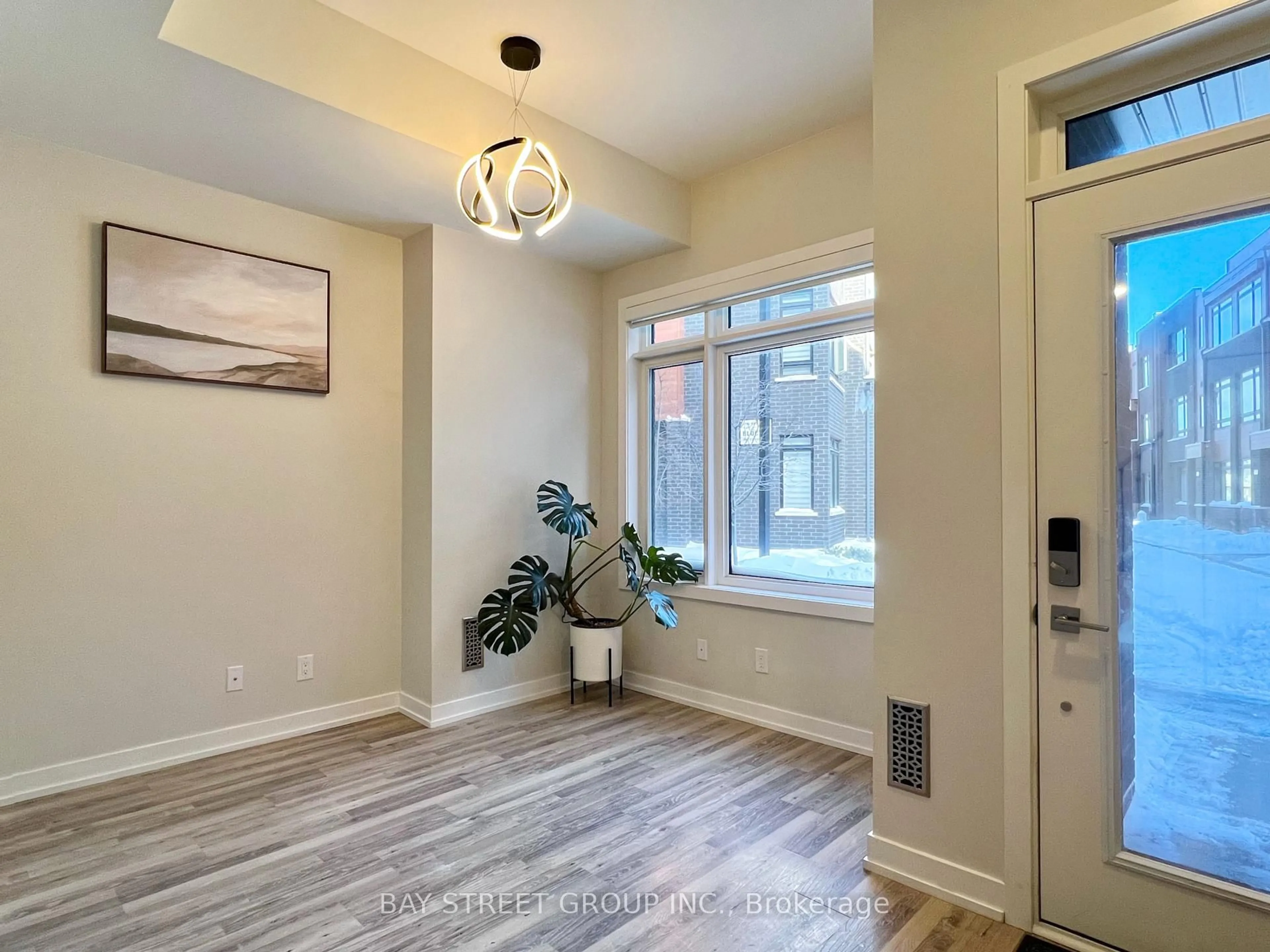 Indoor entryway for 370 Red Maple Rd #13, Richmond Hill Ontario L4C 5T4