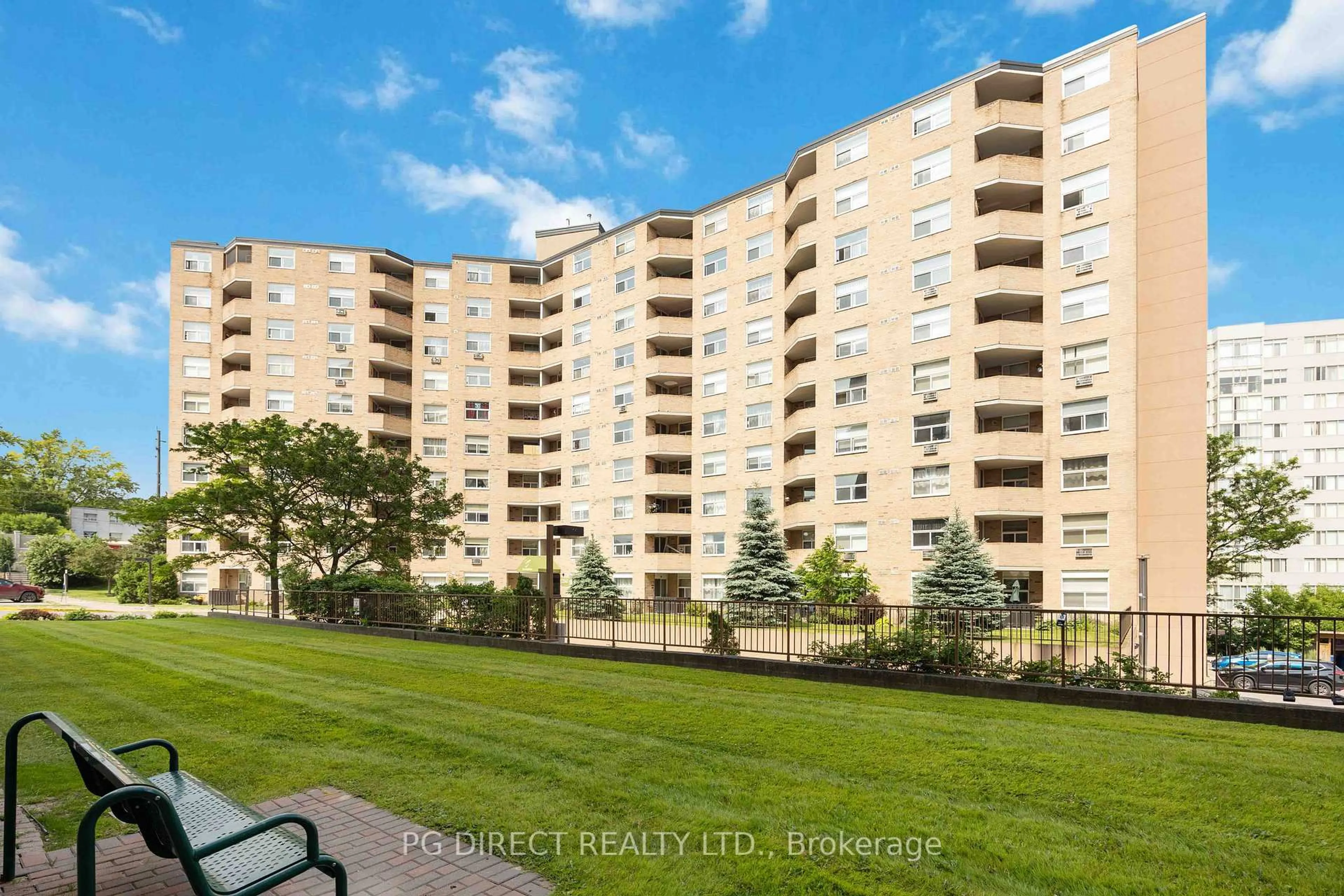 Patio, unknown for 260 Davis Dr #407, Newmarket Ontario L3Y 7C3
