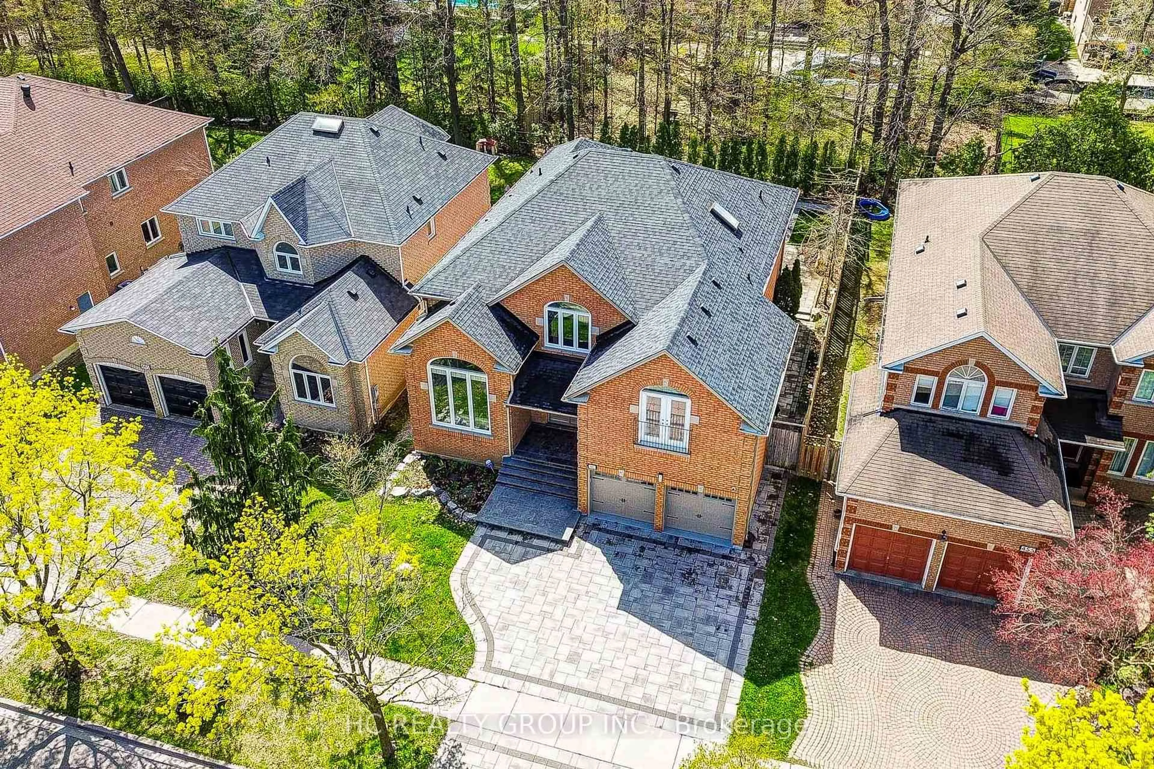 A pic from outside/outdoor area/front of a property/back of a property/a pic from drone, street for 461 Worth Blvd, Vaughan Ontario L4J 8B1