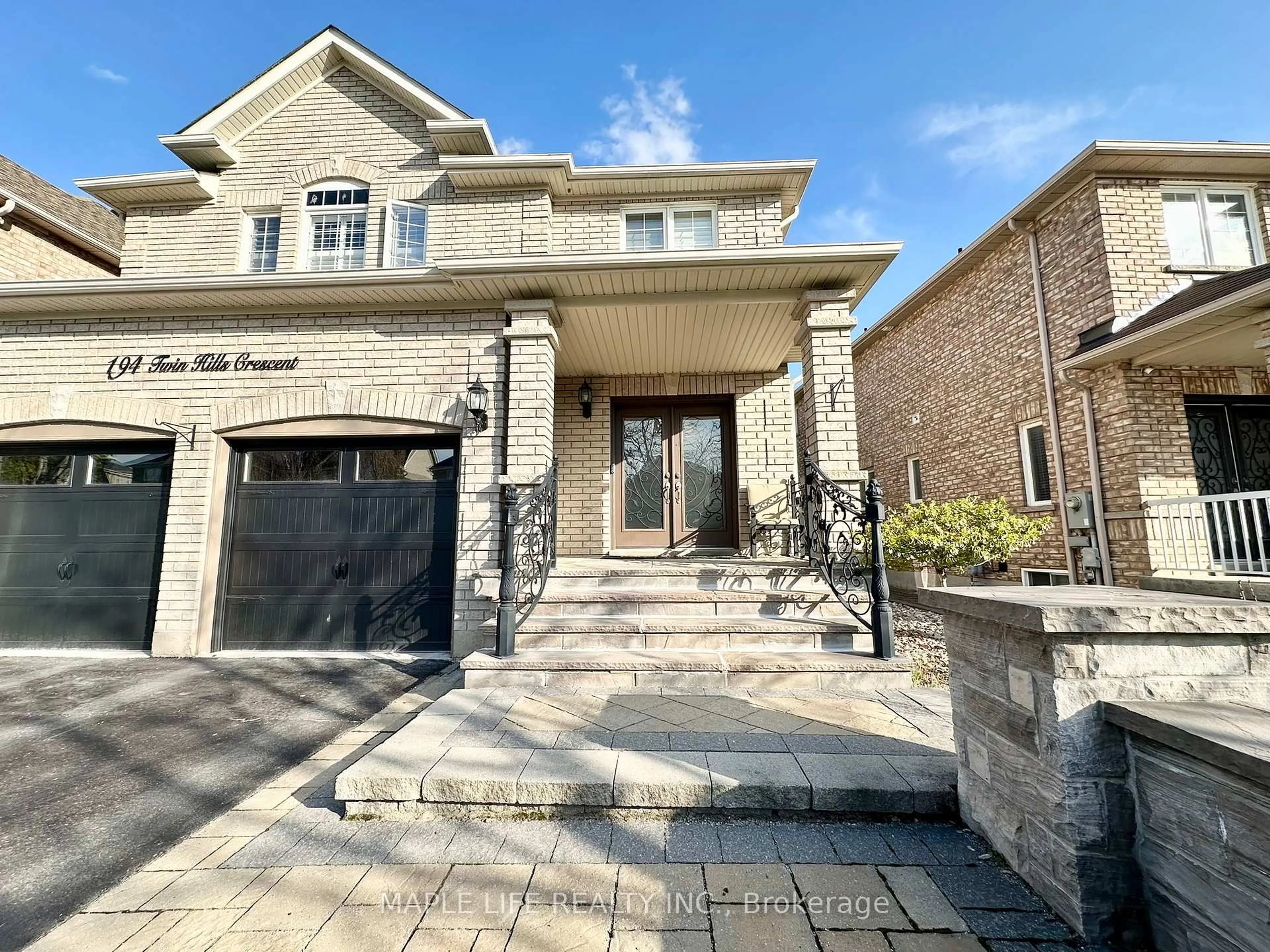 Home with brick exterior material, street for 194 Twin Hills Cres, Vaughan Ontario L4H 0H2