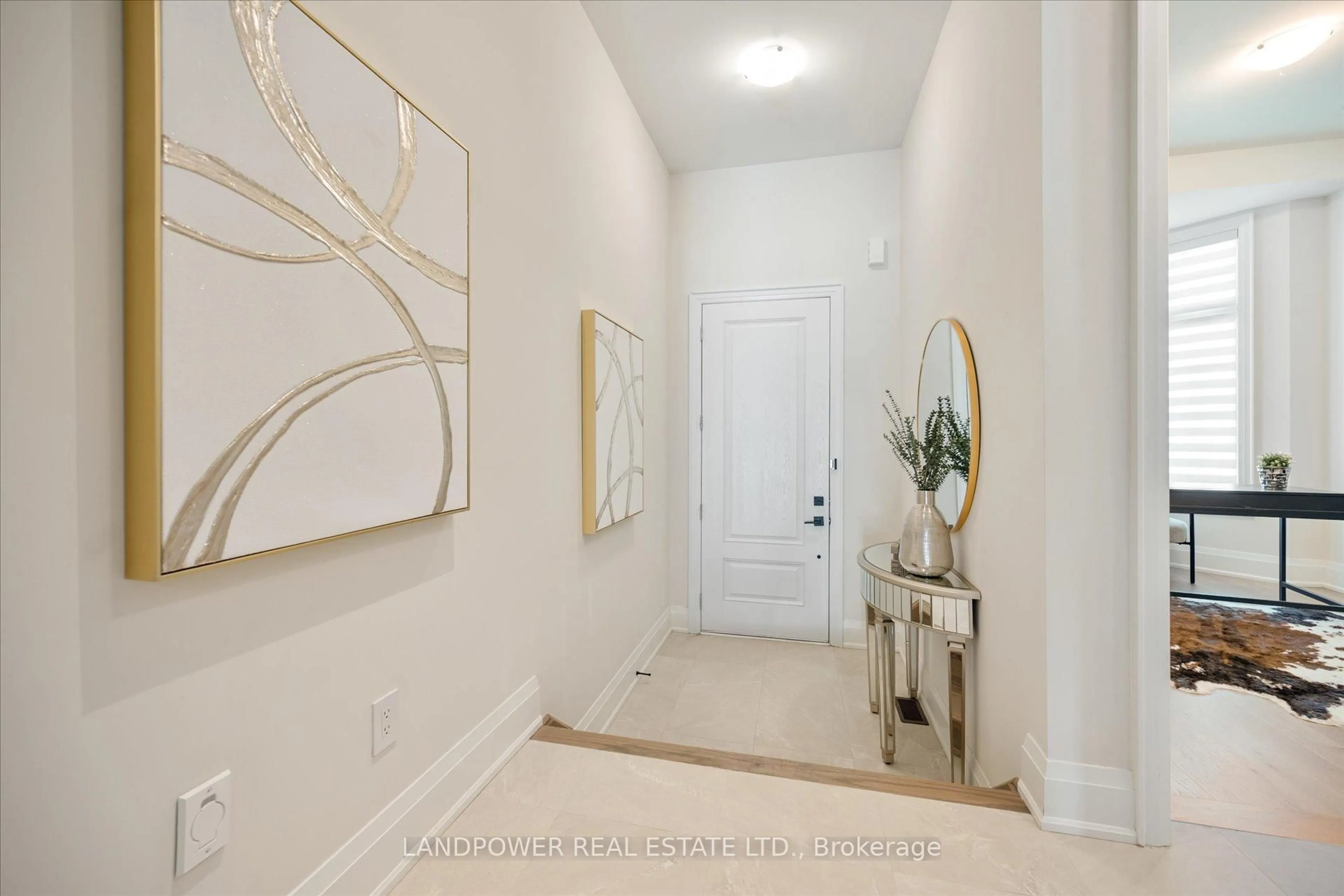 Indoor entryway for 10 Solar St, Richmond Hill Ontario L4C 4Z1