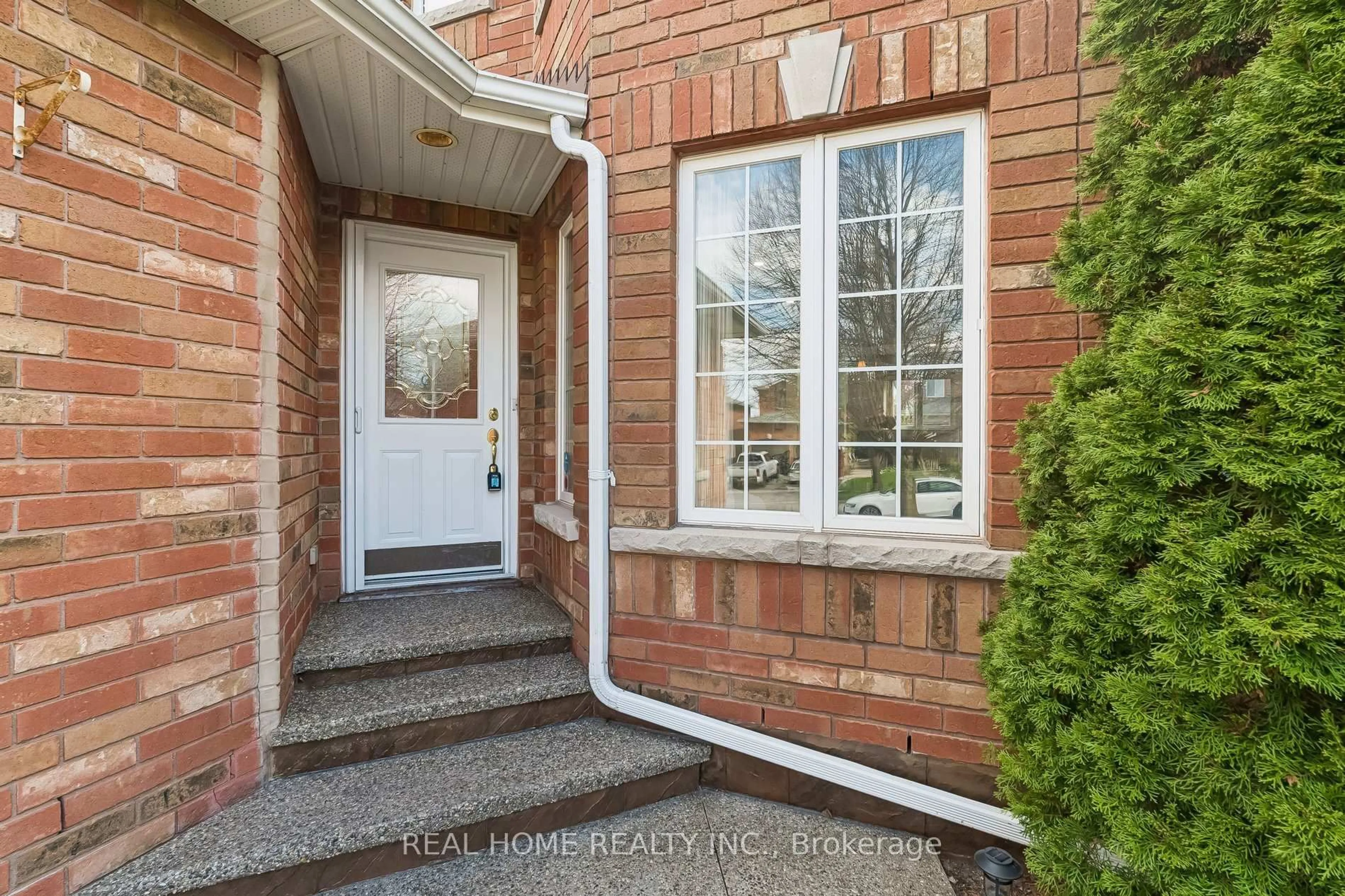 Indoor entryway for 31 Prince Dr, Bradford West Gwillimbury Ontario L3Z 3B7