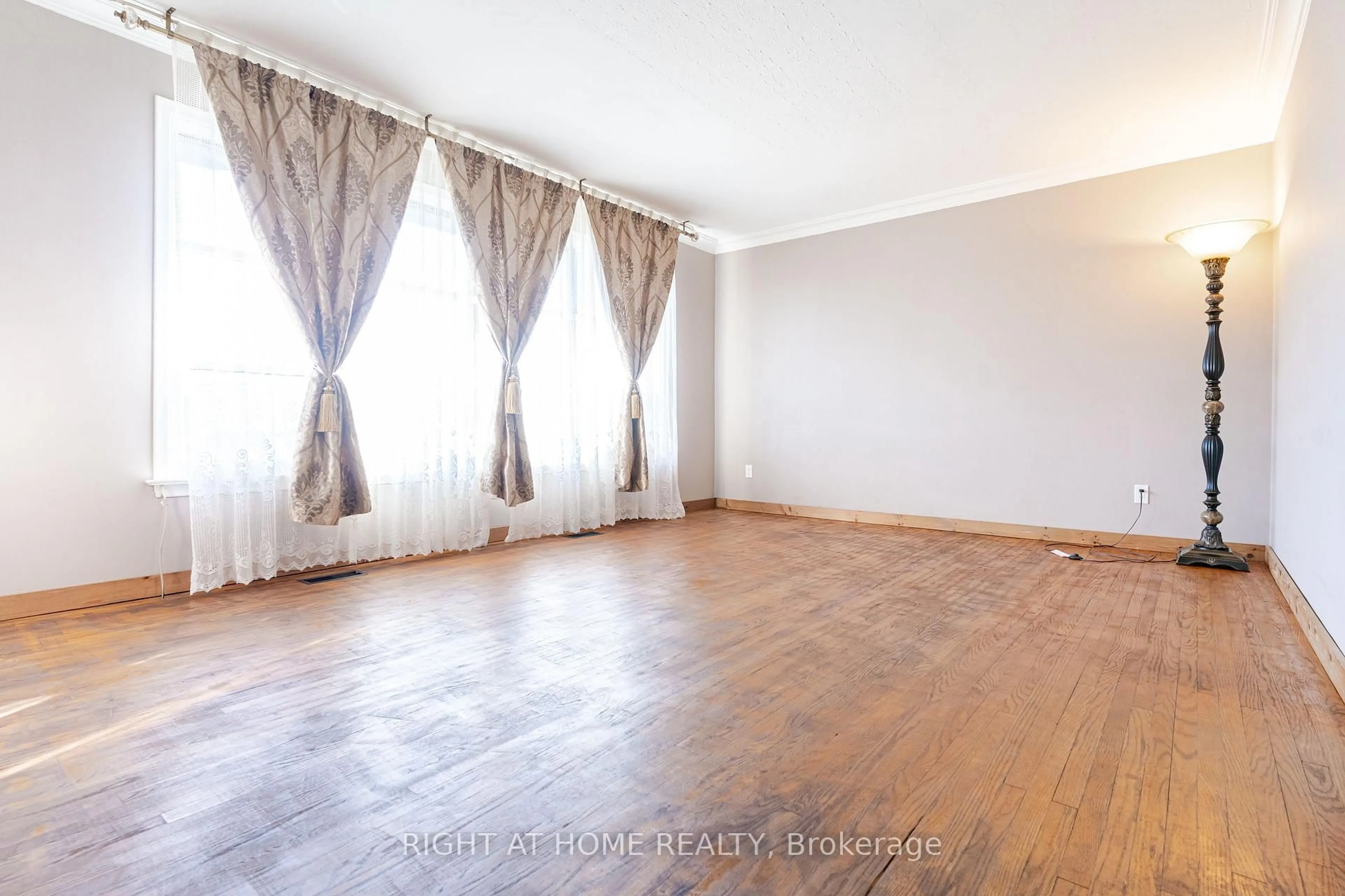 A pic of a room for 18200 Leslie St, East Gwillimbury Ontario L9N 0M5