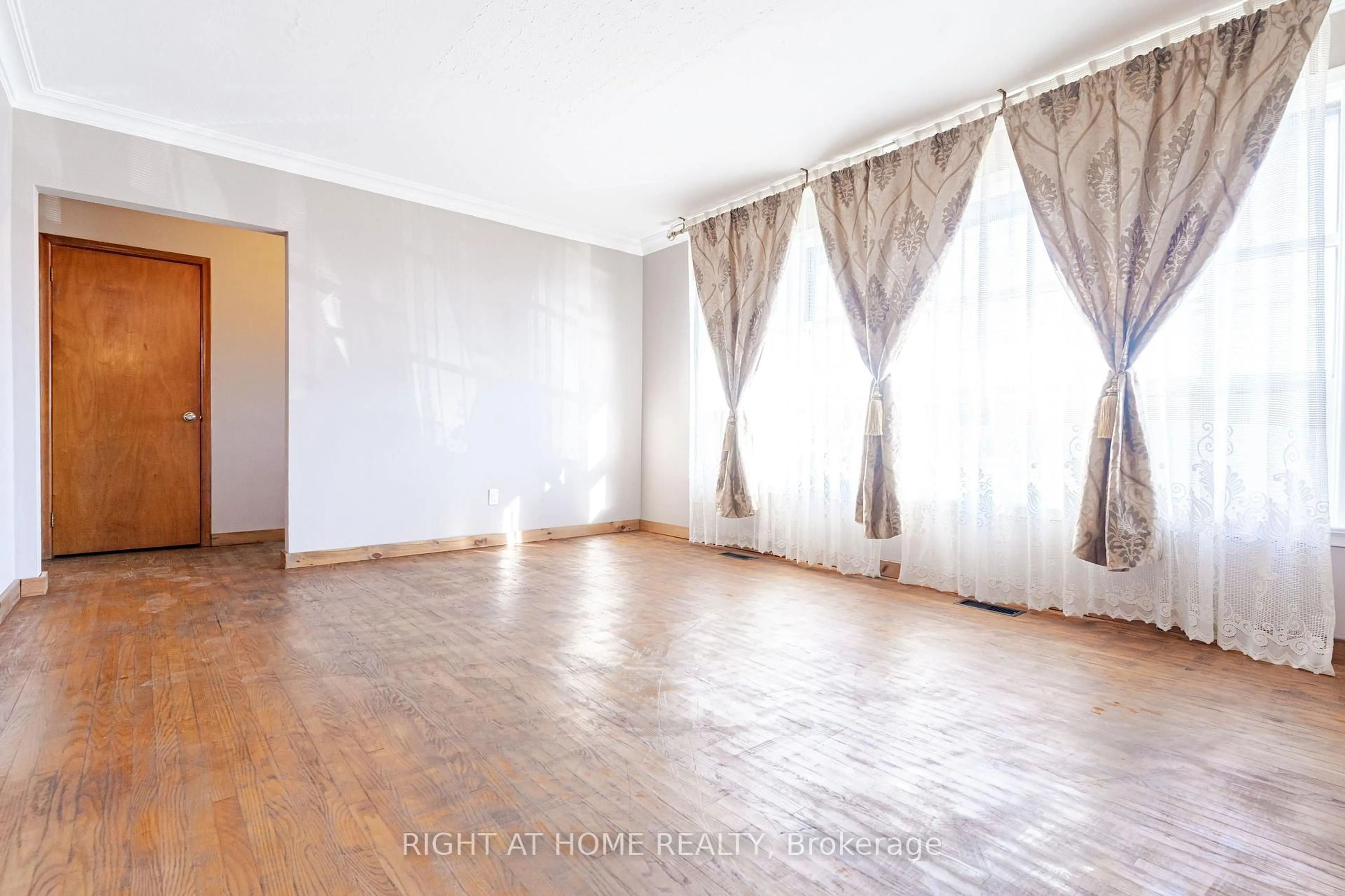 A pic of a room for 18200 Leslie St, East Gwillimbury Ontario L9N 0M5