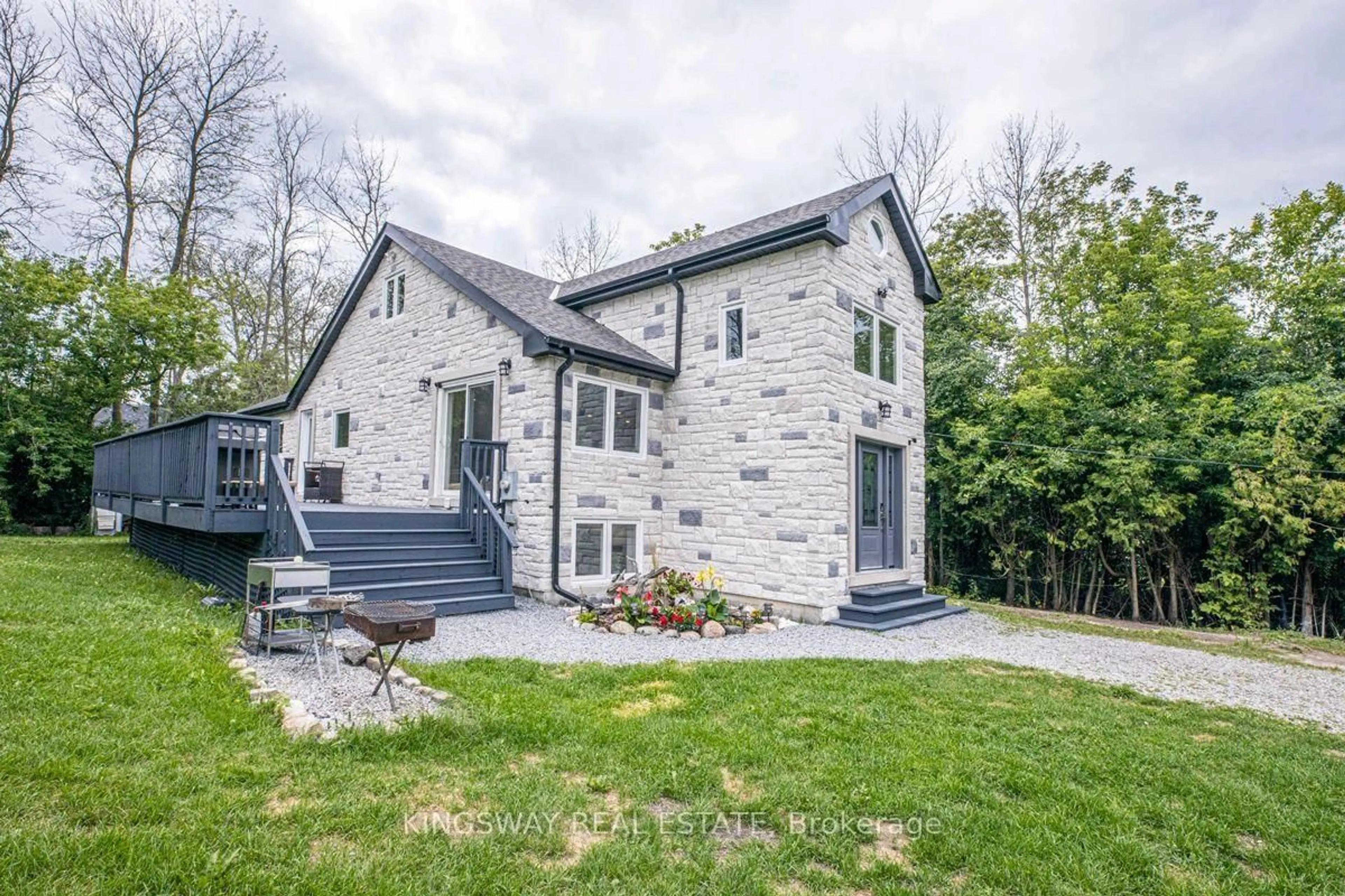 Home with brick exterior material, street for 850 Isobel Ave, Georgina Ontario L4P 3E9