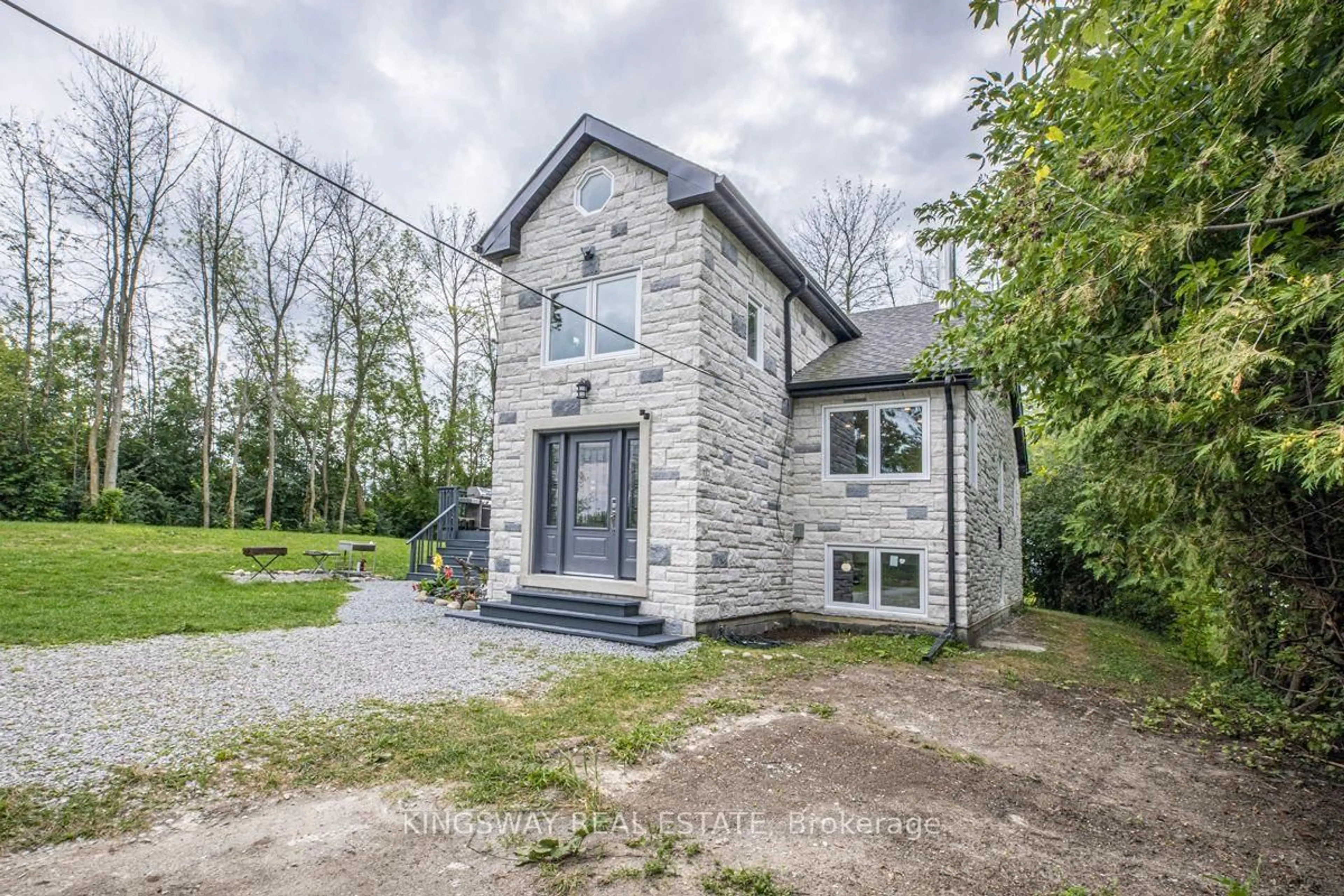 Home with brick exterior material, building for 850 Isobel Ave, Georgina Ontario L4P 3E9