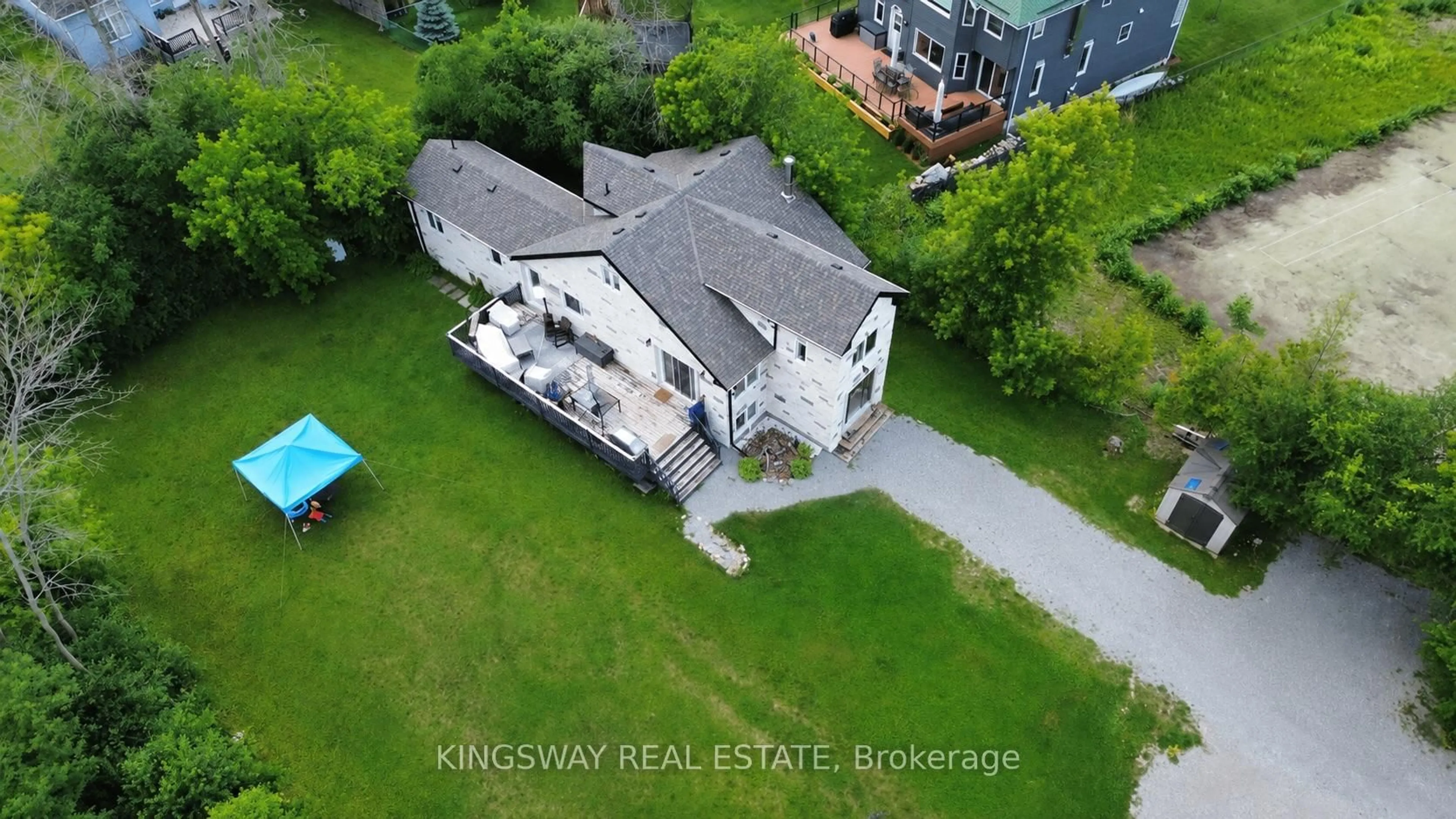 A pic from outside/outdoor area/front of a property/back of a property/a pic from drone, unknown for 850 Isobel Ave, Georgina Ontario L4P 3E9
