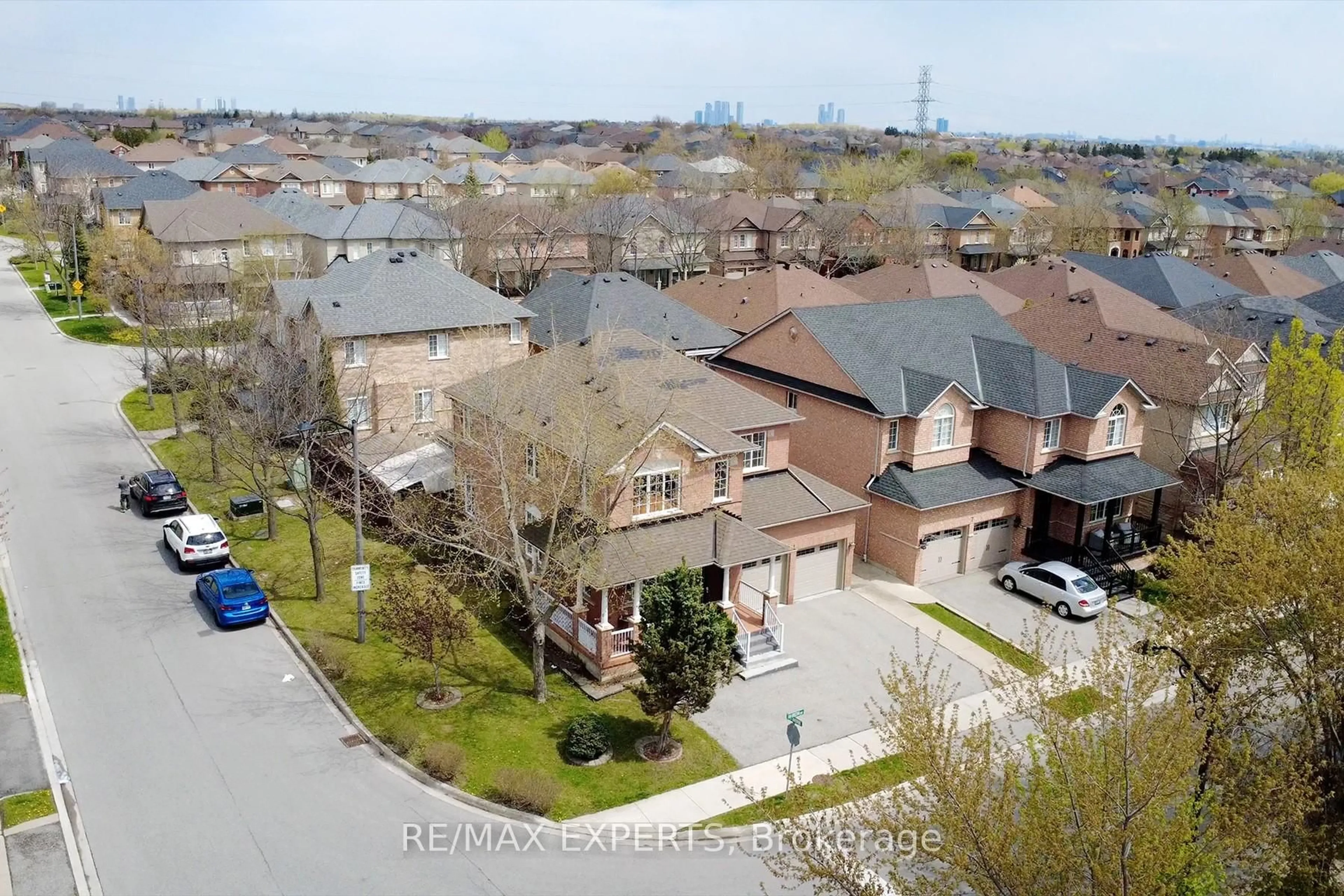 A pic from outside/outdoor area/front of a property/back of a property/a pic from drone, street for 1 Via Cristina Way, Vaughan Ontario L4H 1R9
