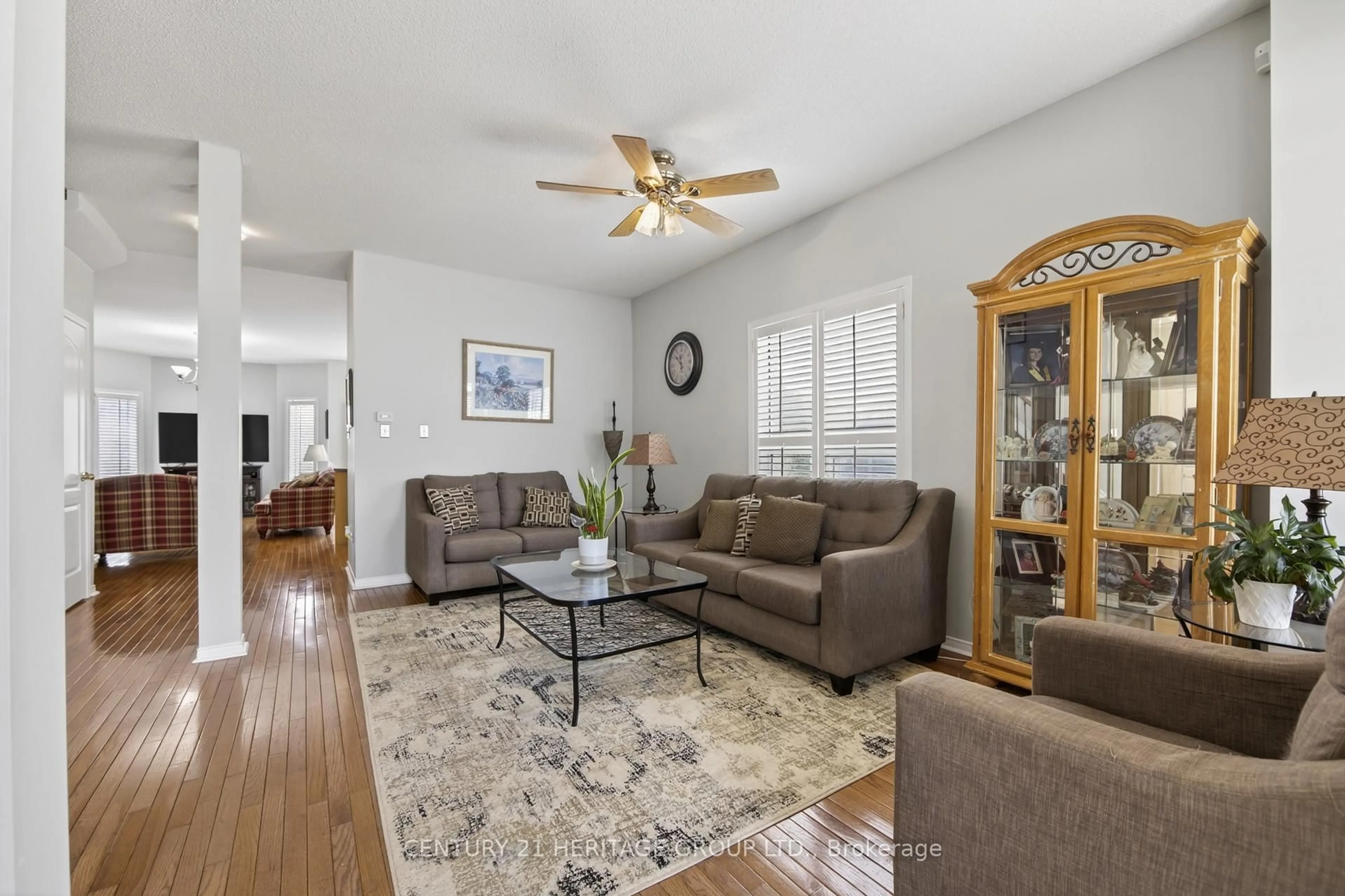Living room with furniture, unknown for 1858 Emerald Crt, Innisfil Ontario L9S 2A5