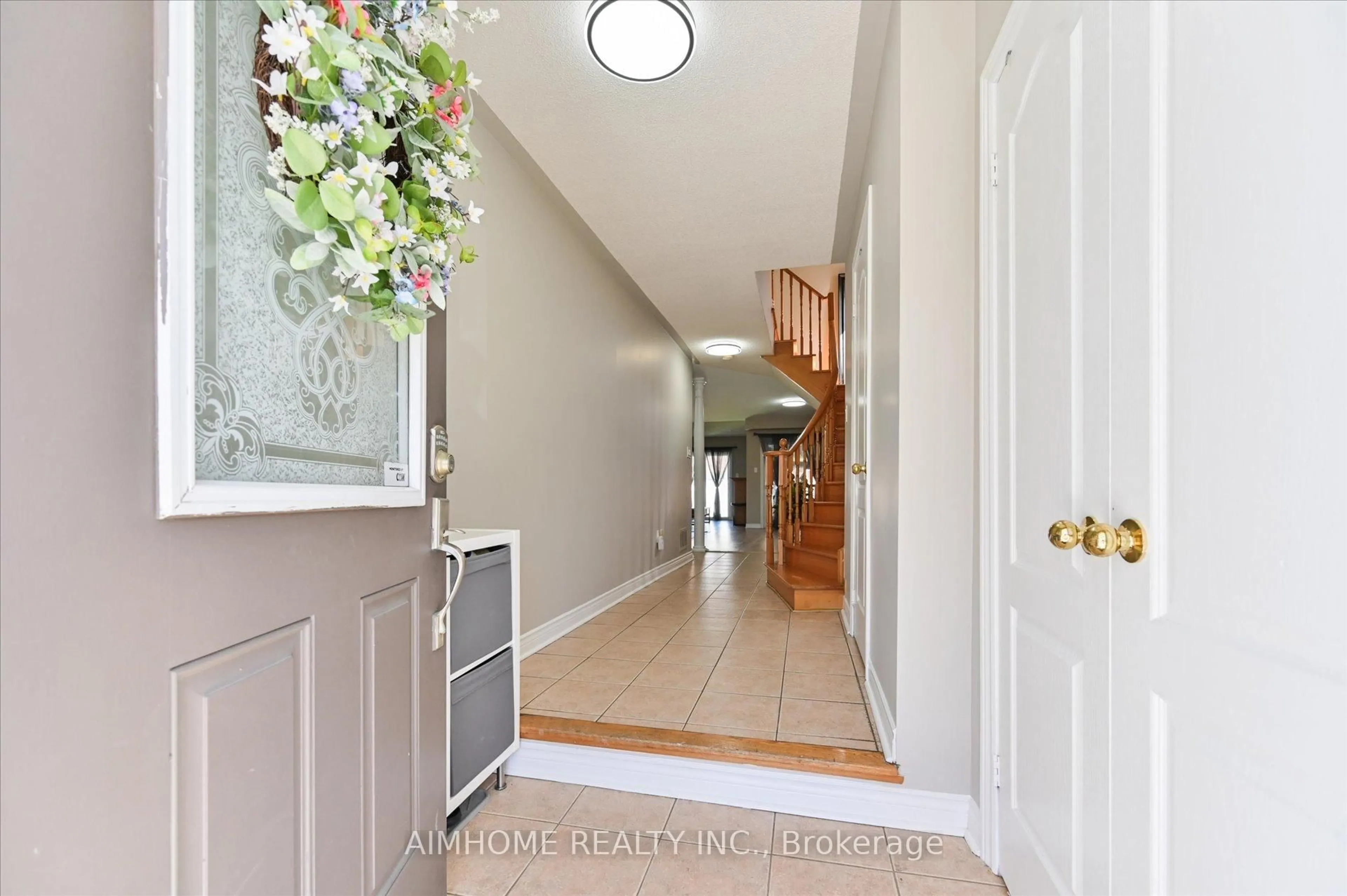 Indoor entryway for 12 Boxhill Rd, Markham Ontario L3S 4R1
