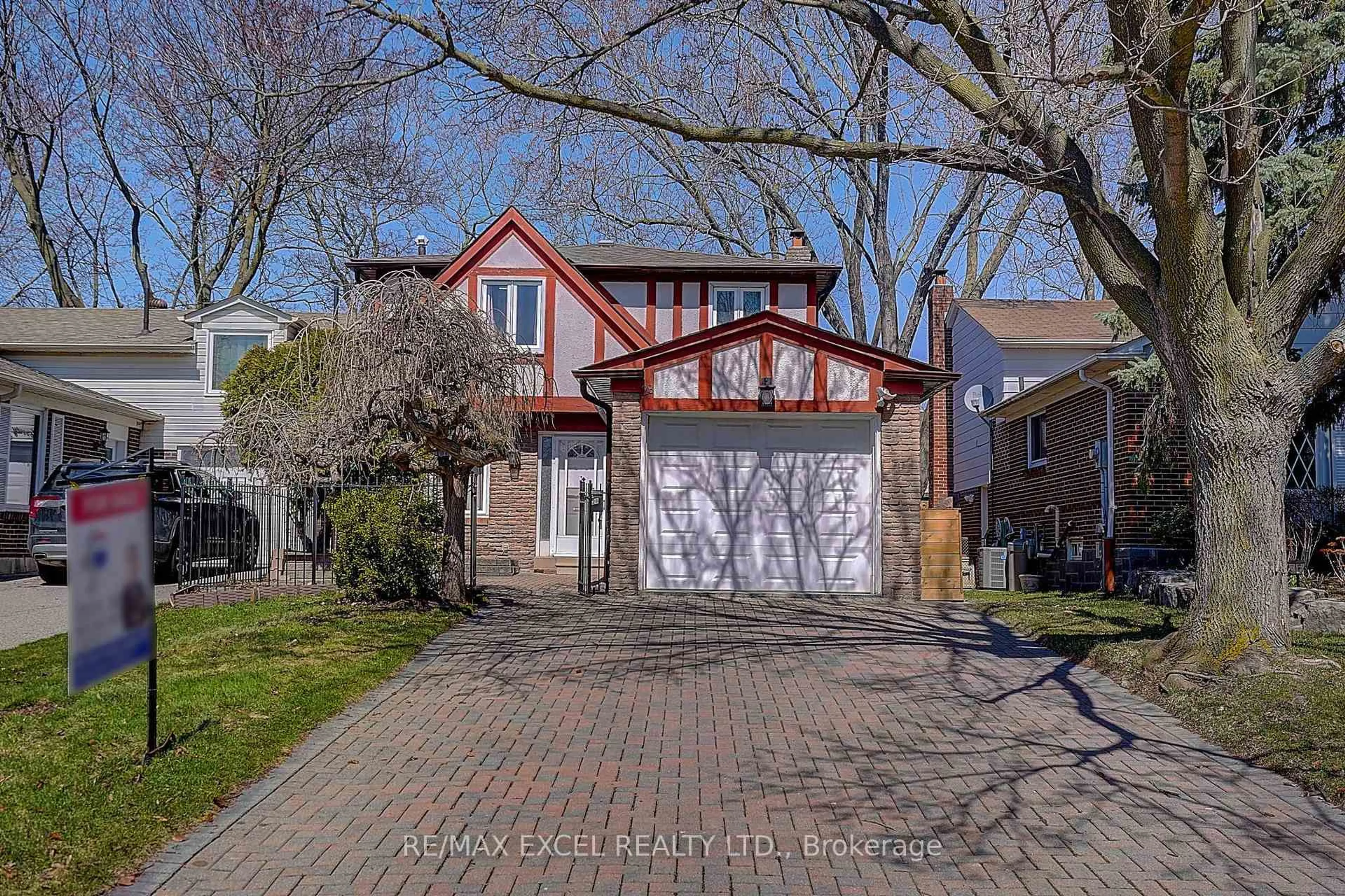 Home with brick exterior material, street for 28 Holsworthy Cres, Markham Ontario L3T 4C6