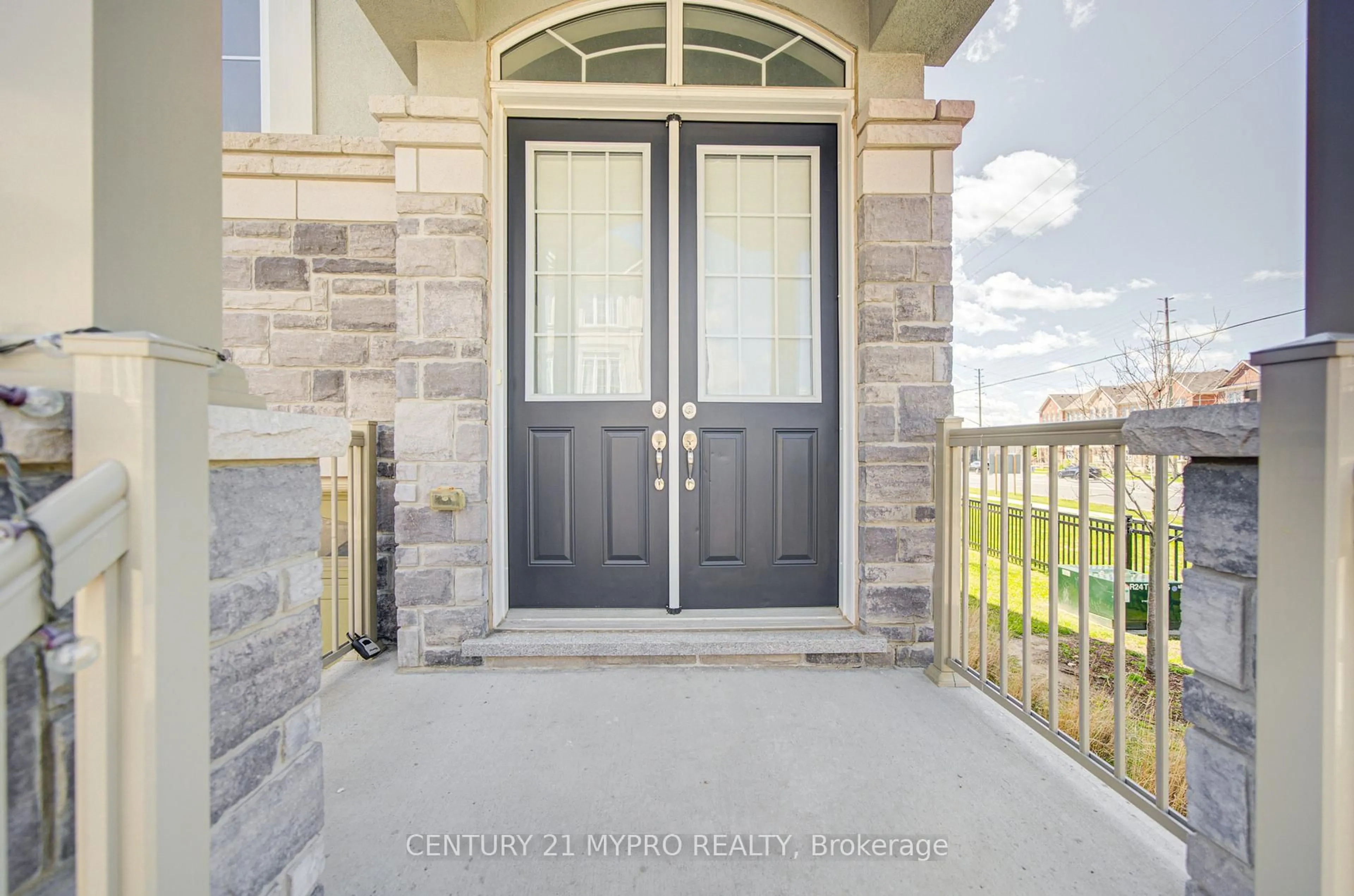 Indoor entryway for 7 Latchford Lane, Richmond Hill Ontario L4C 7V6