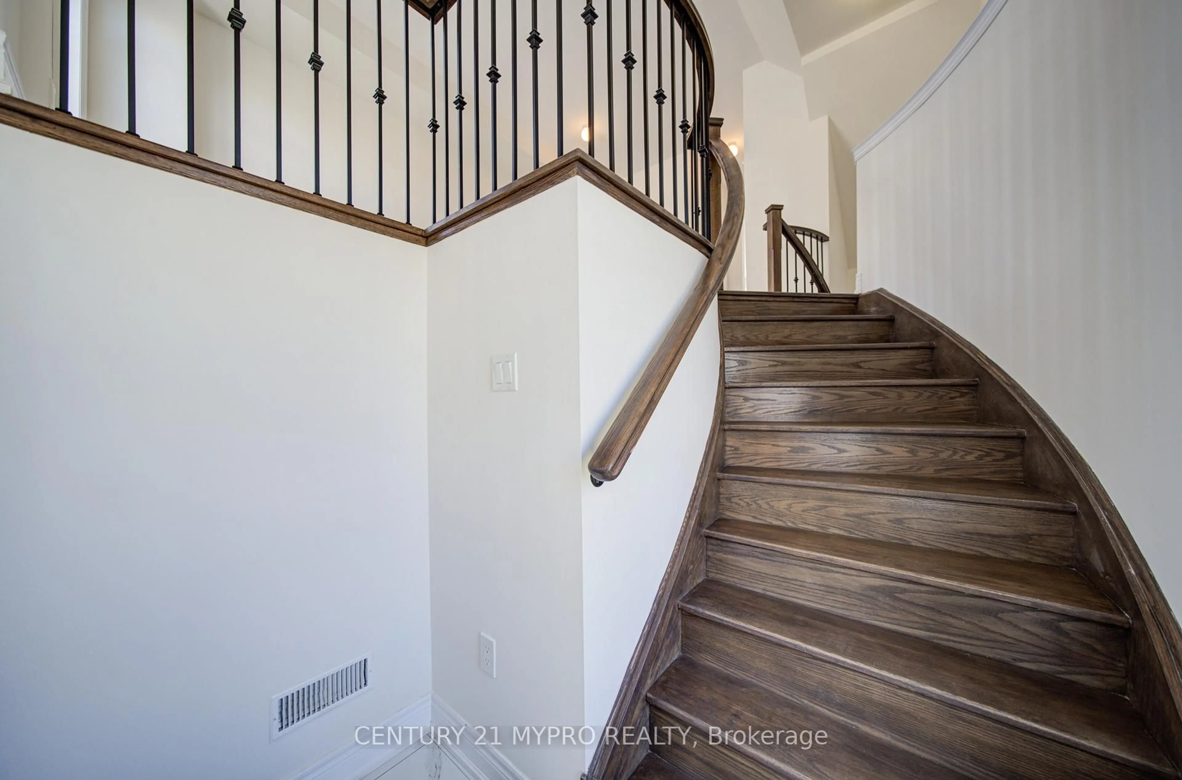 Stairs for 7 Latchford Lane, Richmond Hill Ontario L4C 7V6