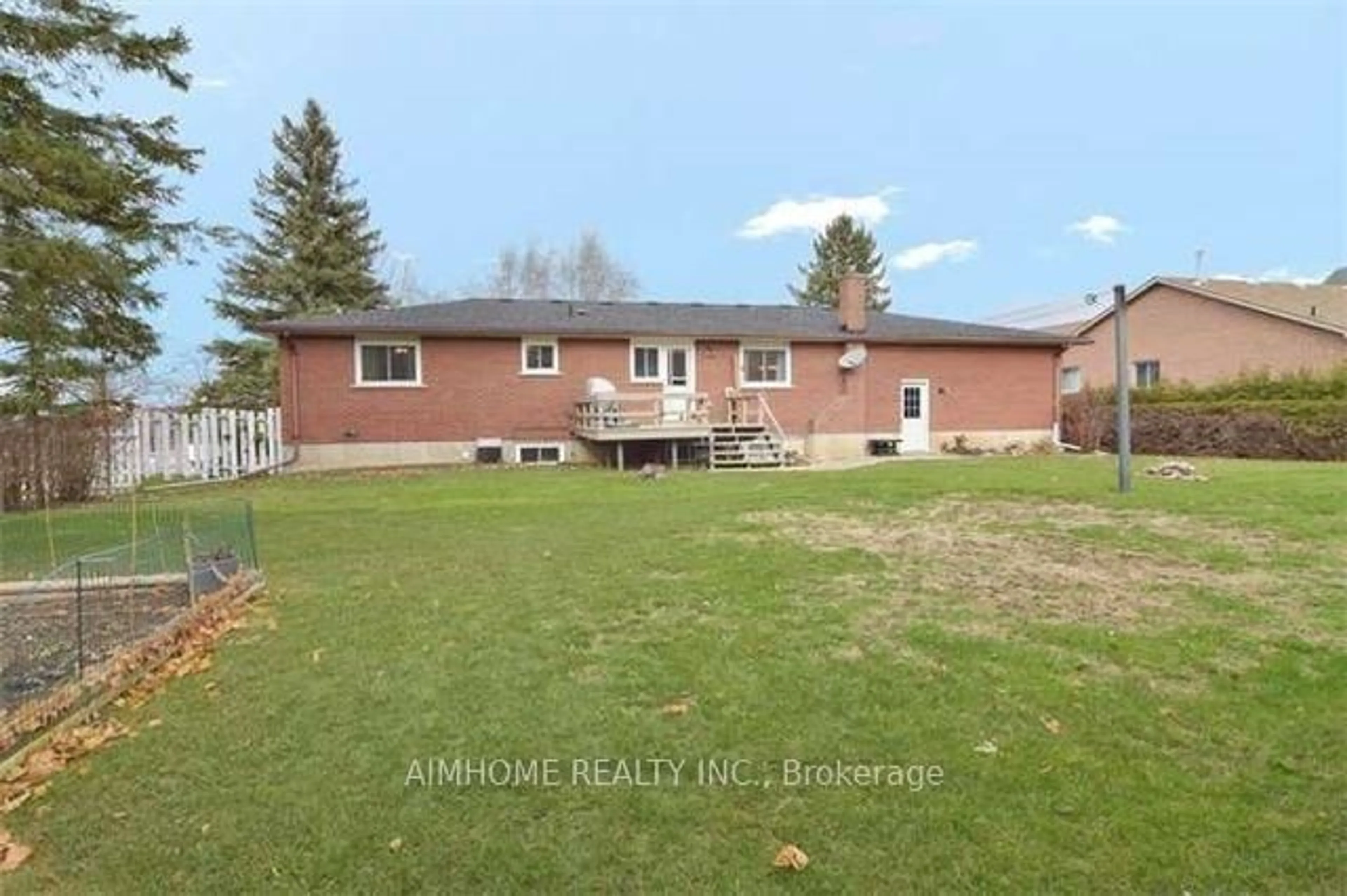 A pic from outside/outdoor area/front of a property/back of a property/a pic from drone, unknown for 133 Church St, Georgina Ontario L4P 1J4