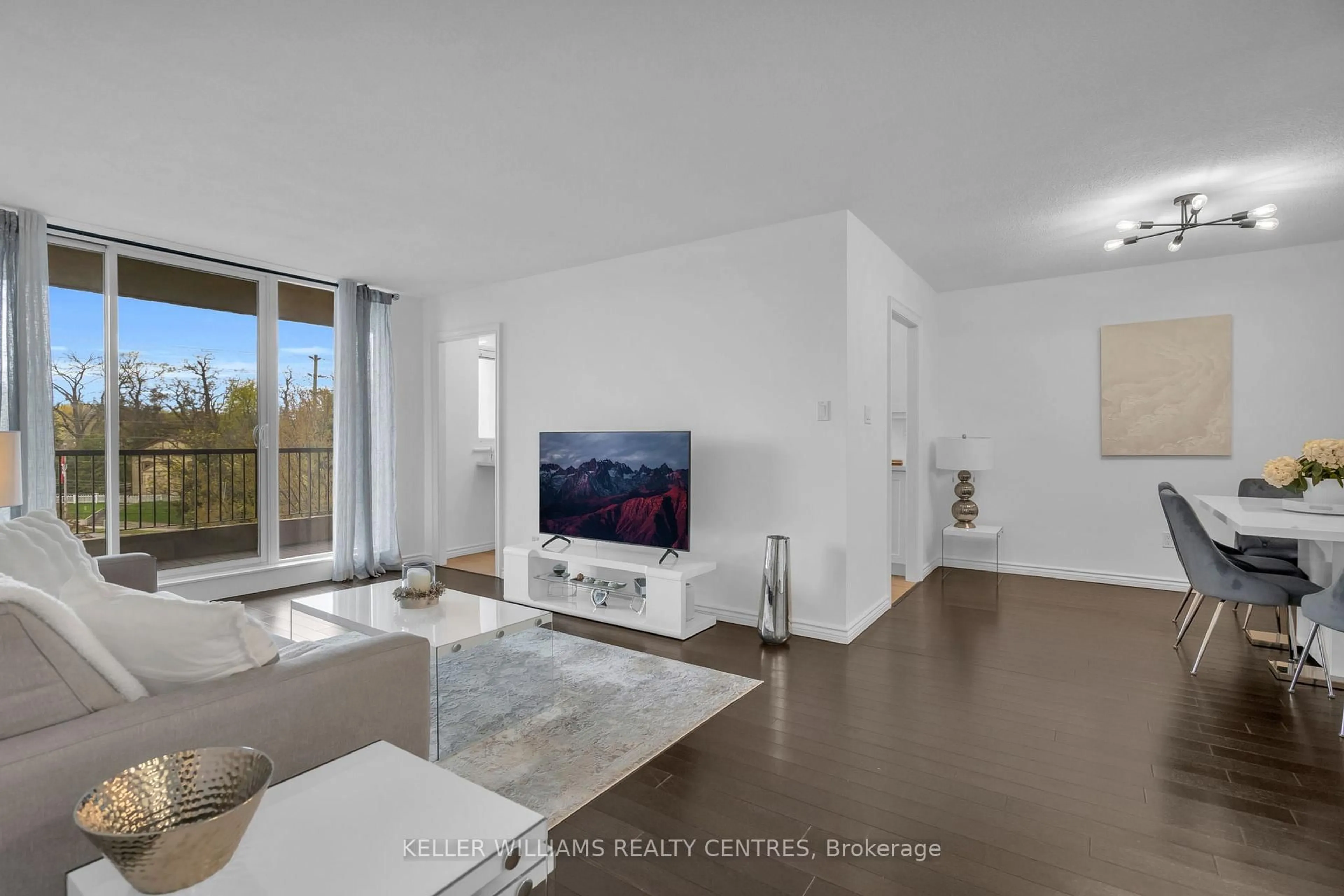 Living room with furniture, unknown for 7811 Yonge St #407, Markham Ontario L3T 4S3