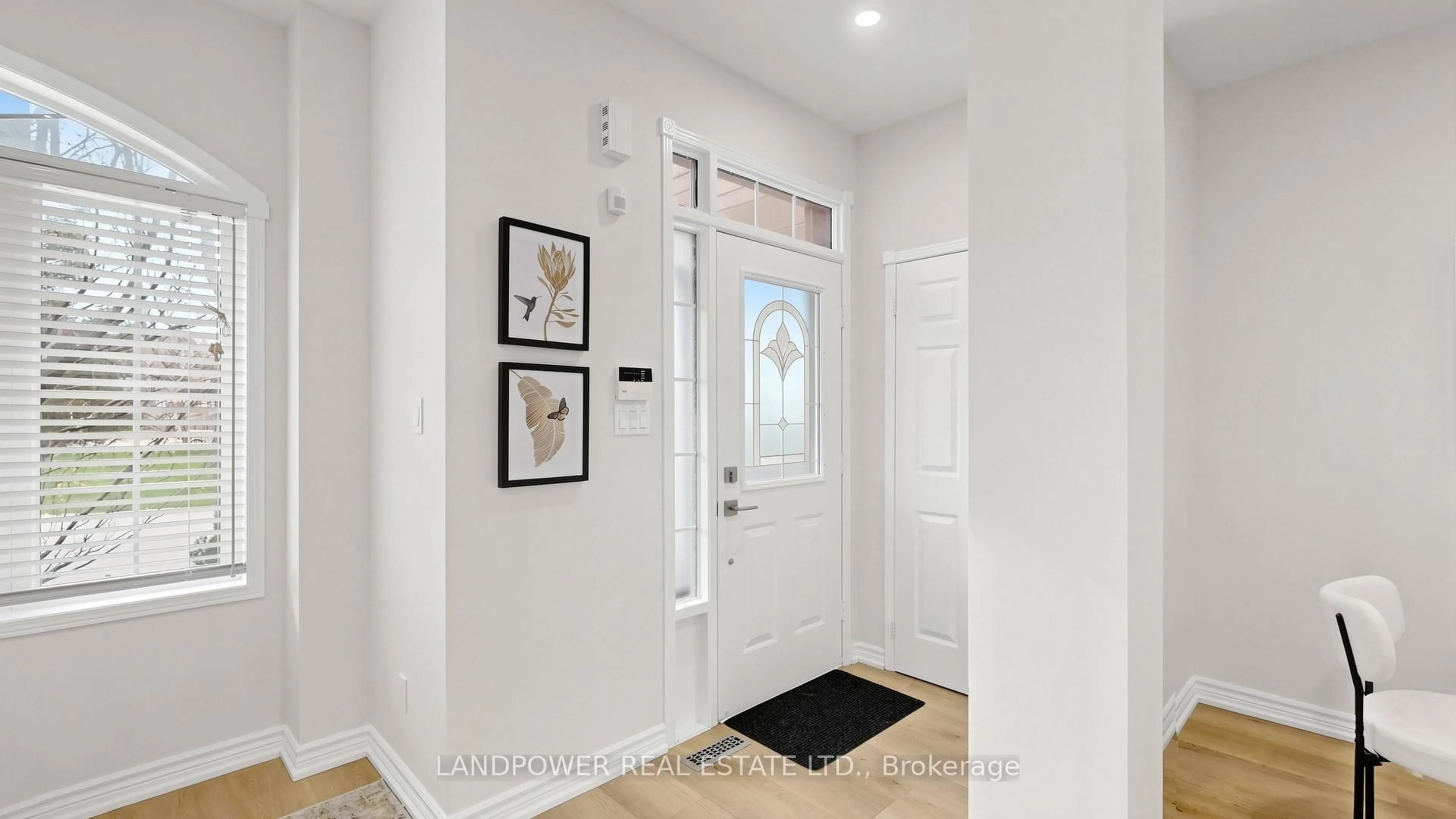 Indoor entryway for 47 Queens Plate Dr, Markham Ontario L6C 2A9