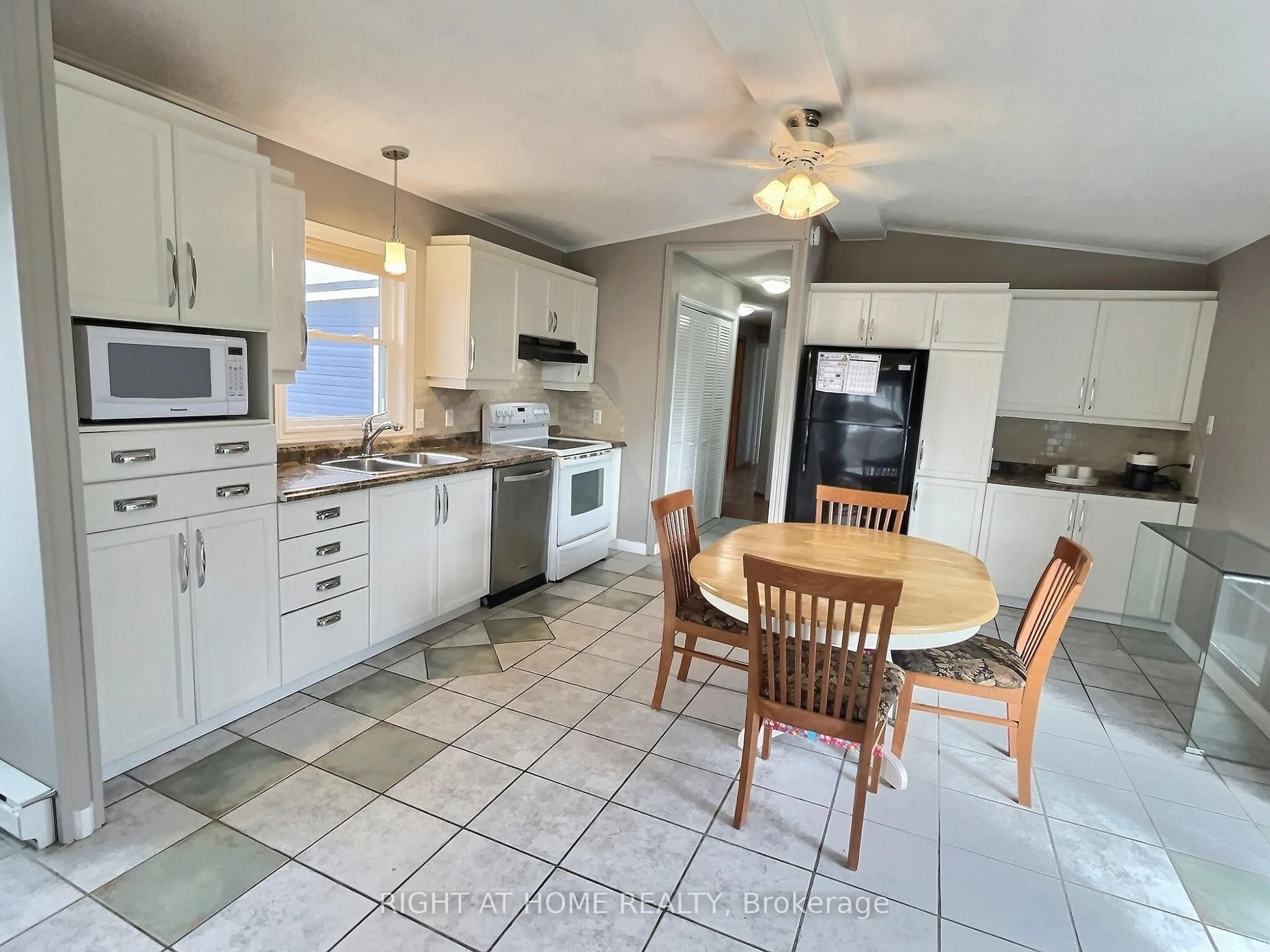 Unknown for 37 Sunrise Circ, Bradford West Gwillimbury Ontario L3Z 3W9