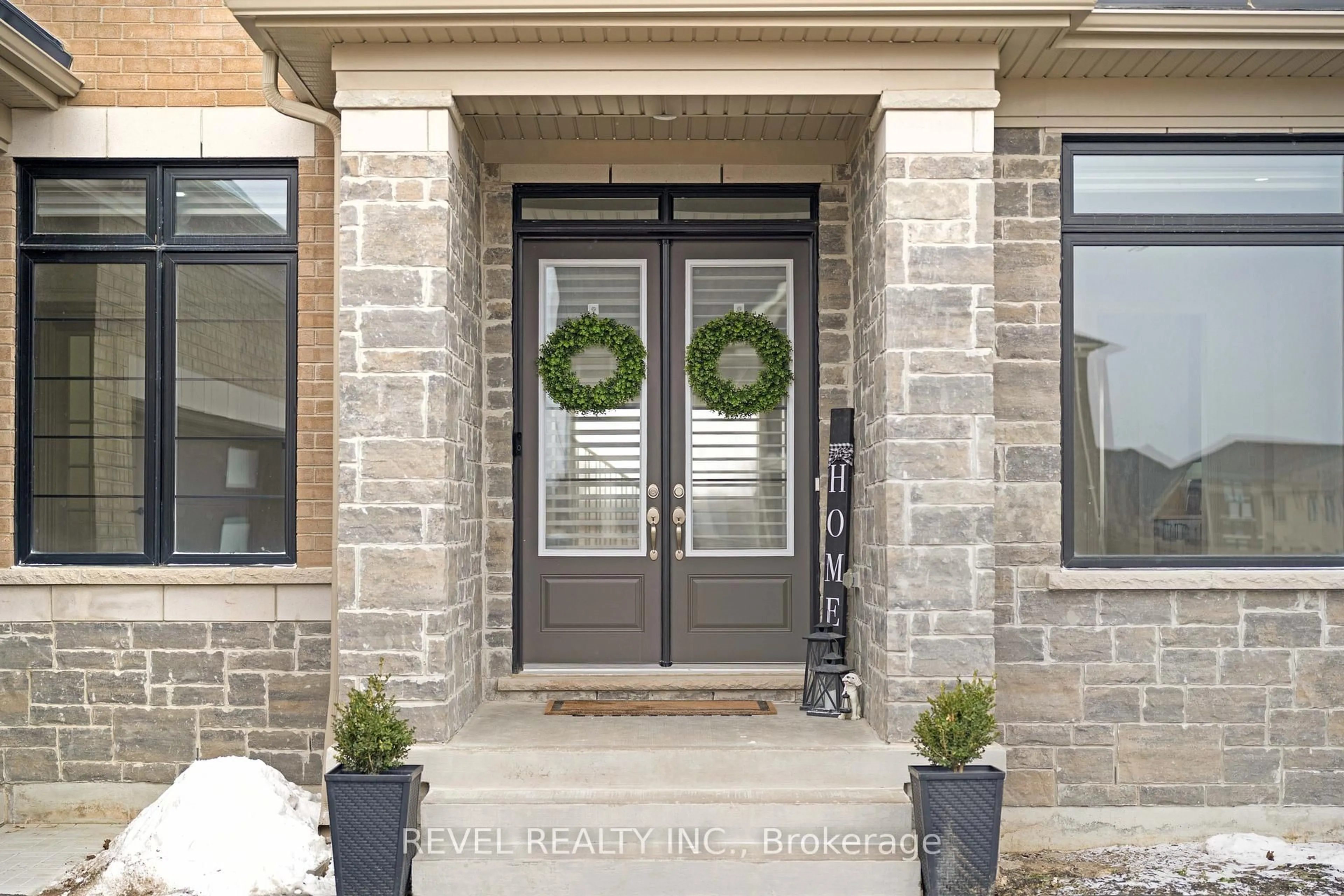 Indoor entryway for 77 Marigold Blvd, Adjala-Tosorontio Ontario L0G 1W0