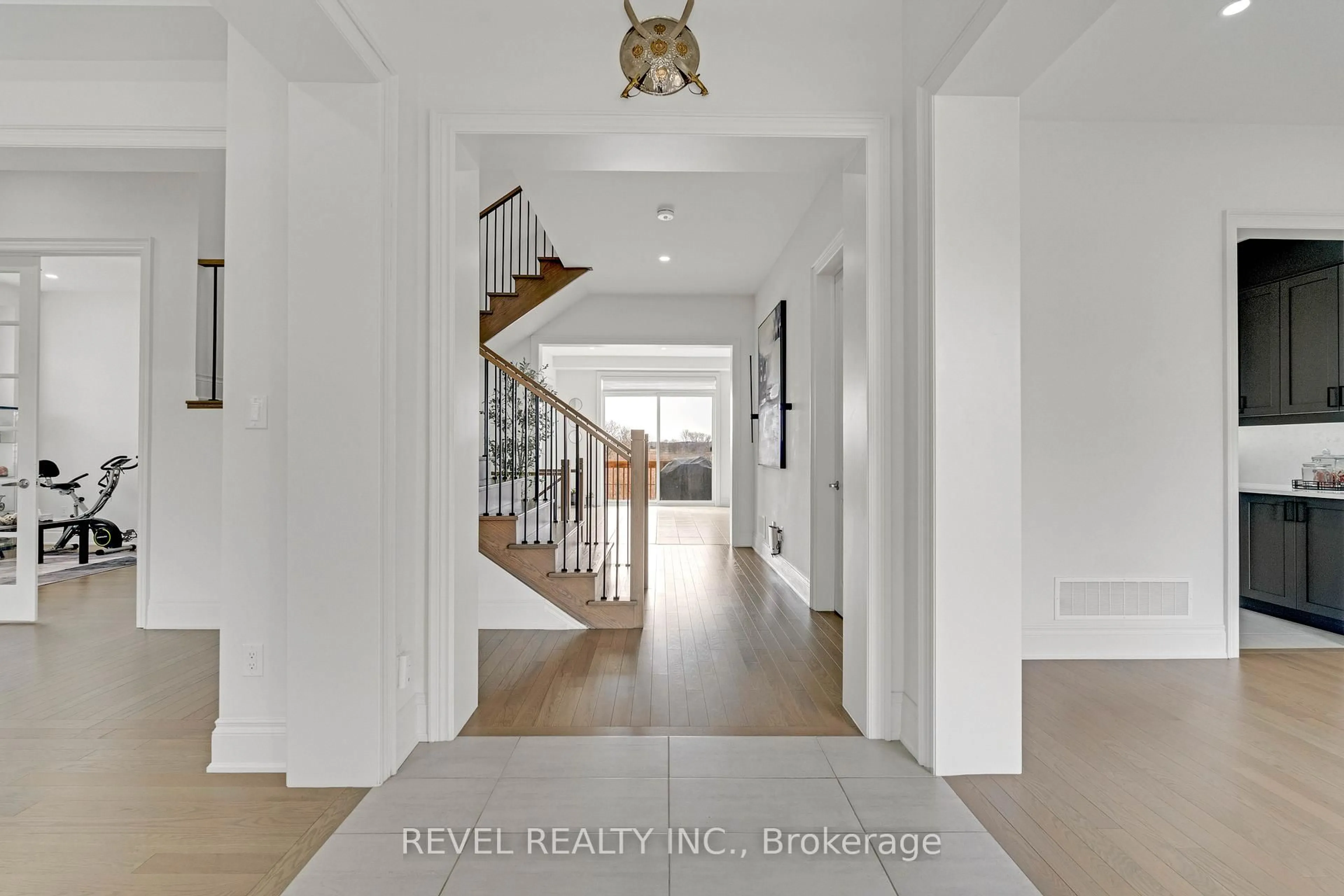 Indoor entryway for 77 Marigold Blvd, Adjala-Tosorontio Ontario L0G 1W0