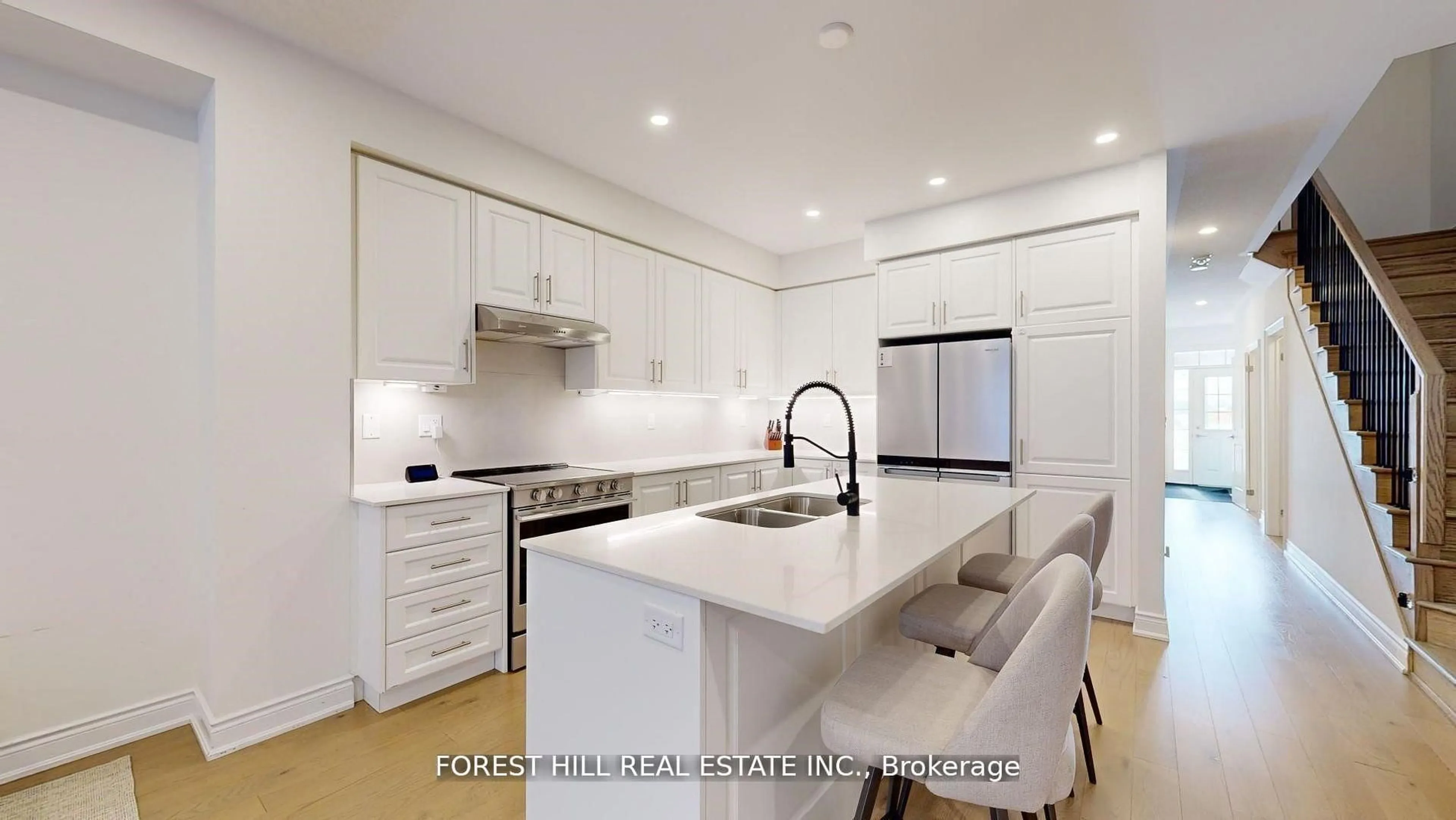 Open concept kitchen, ceramic/tile floor for 54 Montrose Blvd, Bradford West Gwillimbury Ontario L3Z 4P3