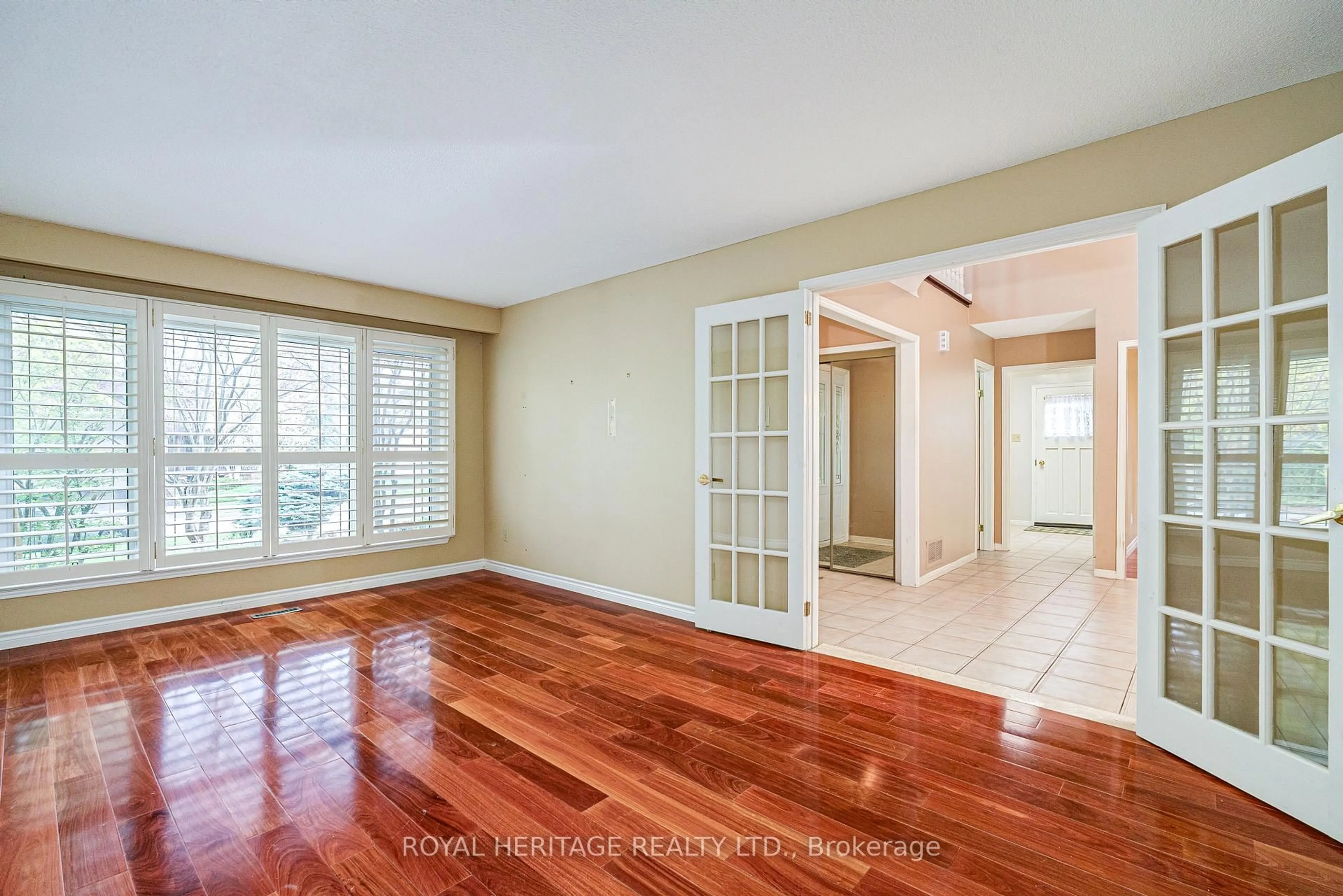 Indoor entryway for 100 Squire Bakers Lane, Markham Ontario L3P 3H2