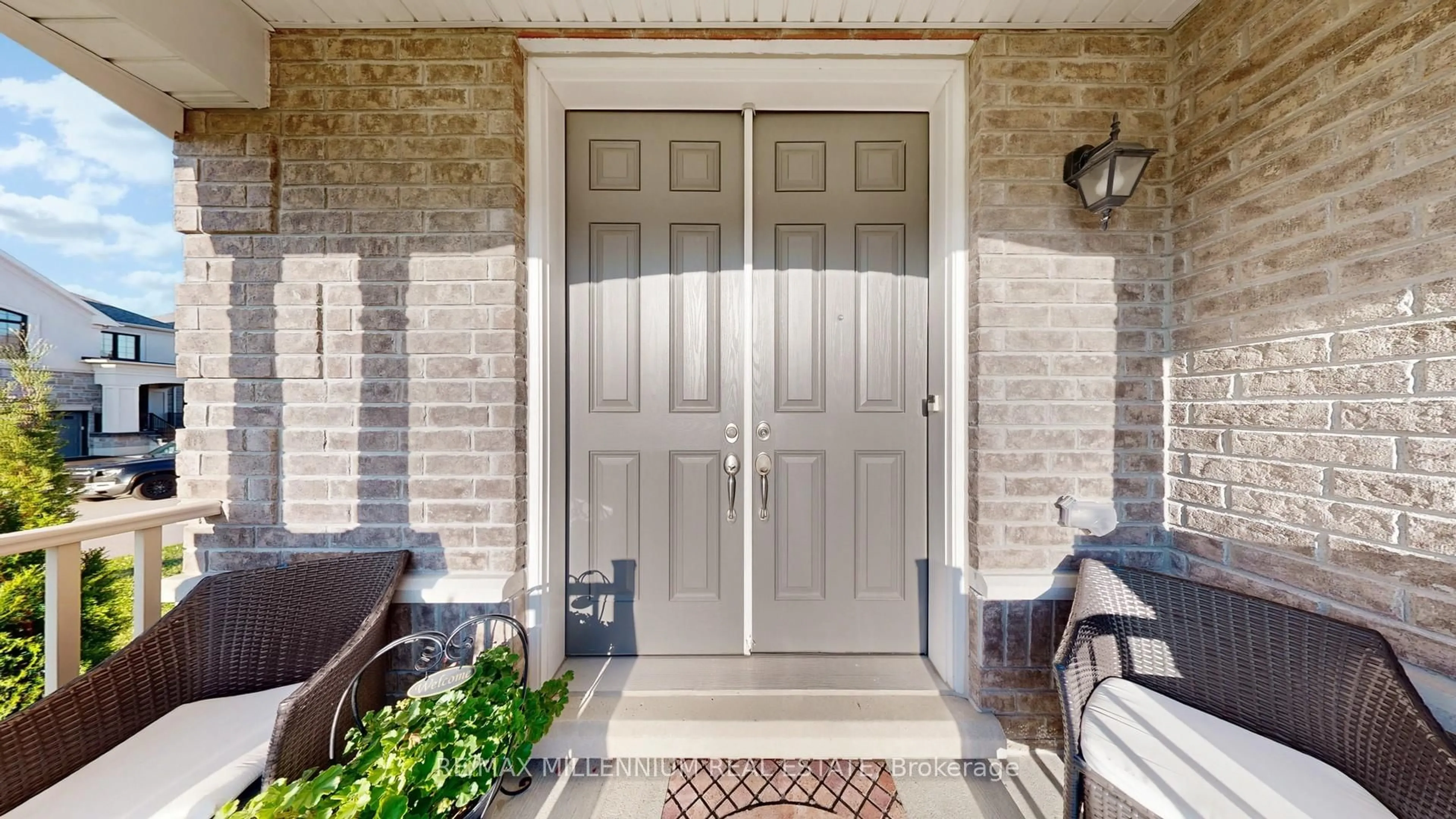 Indoor entryway for 845 Langford Blvd, Bradford West Gwillimbury Ontario L3Z 4J2