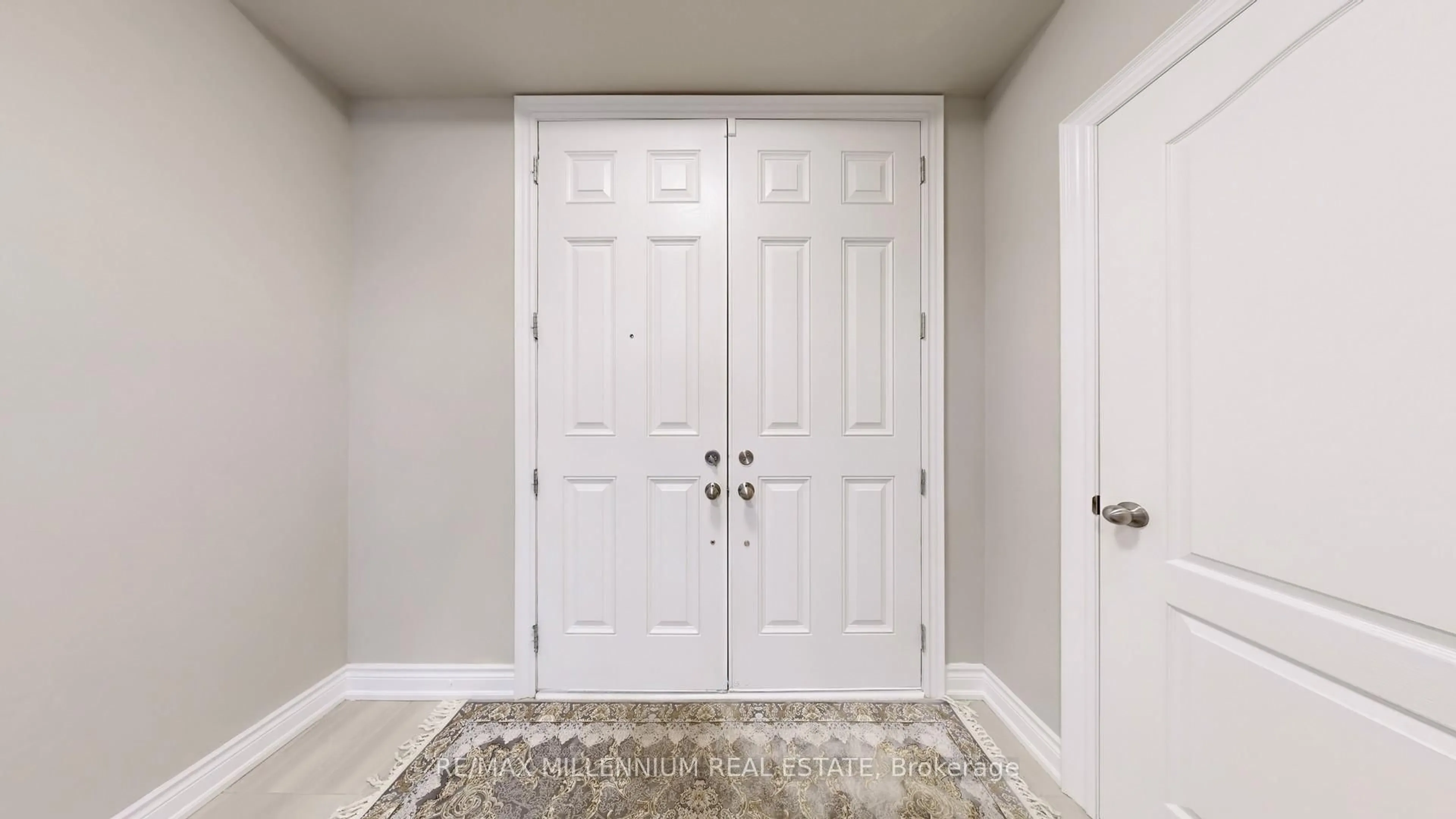 Indoor entryway for 845 Langford Blvd, Bradford West Gwillimbury Ontario L3Z 4J2