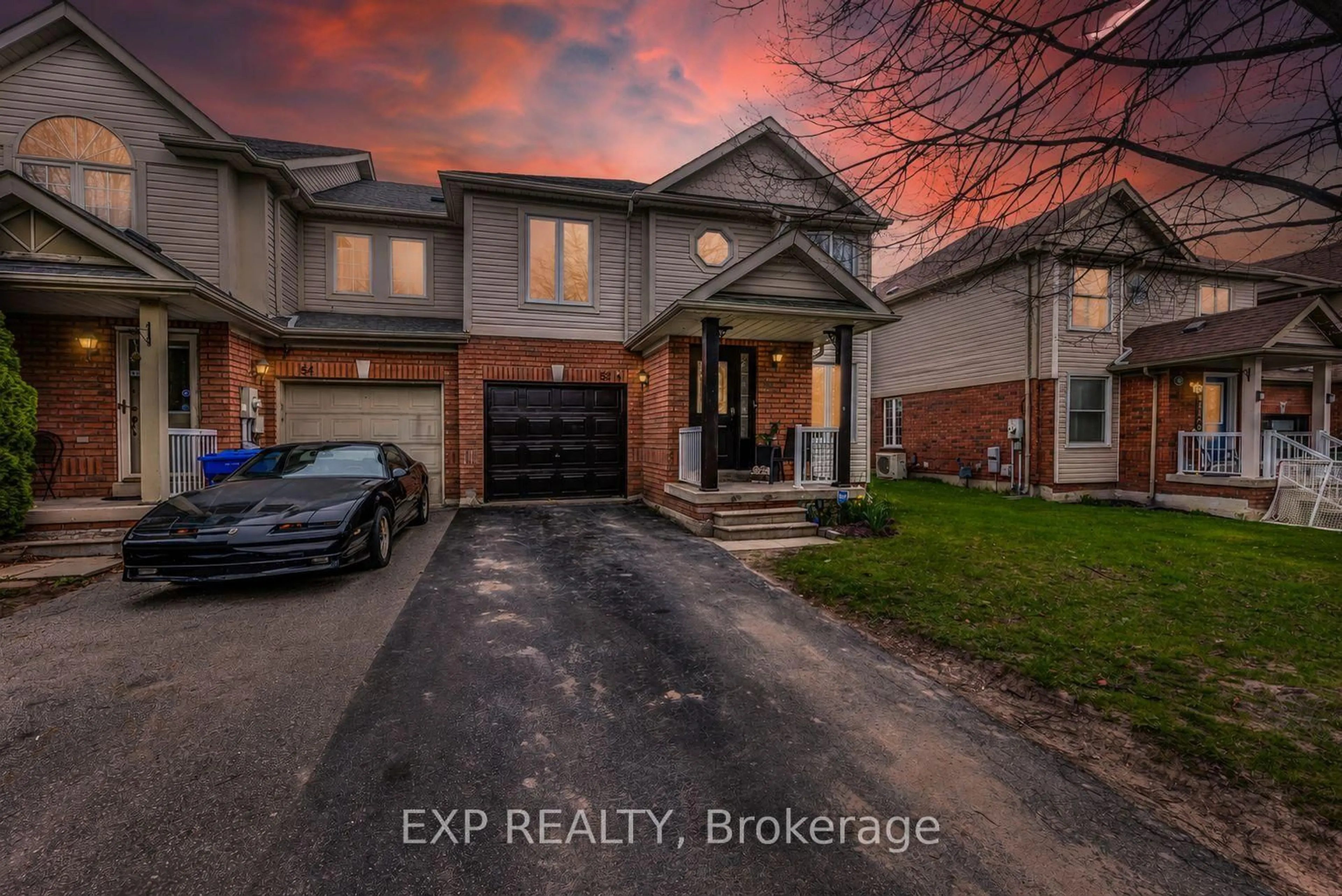 A pic from outside/outdoor area/front of a property/back of a property/a pic from drone, street for 52 Glasgow Cres, Georgina Ontario L4P 4B3