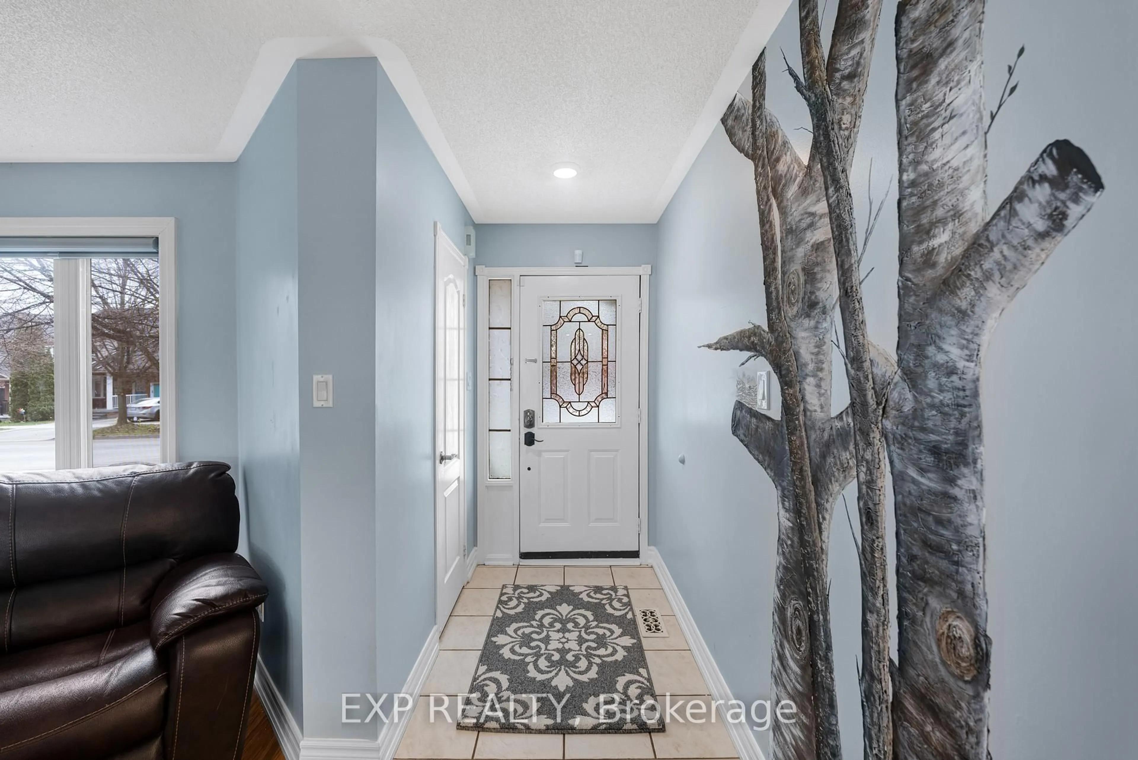Indoor entryway for 52 Glasgow Cres, Georgina Ontario L4P 4B3