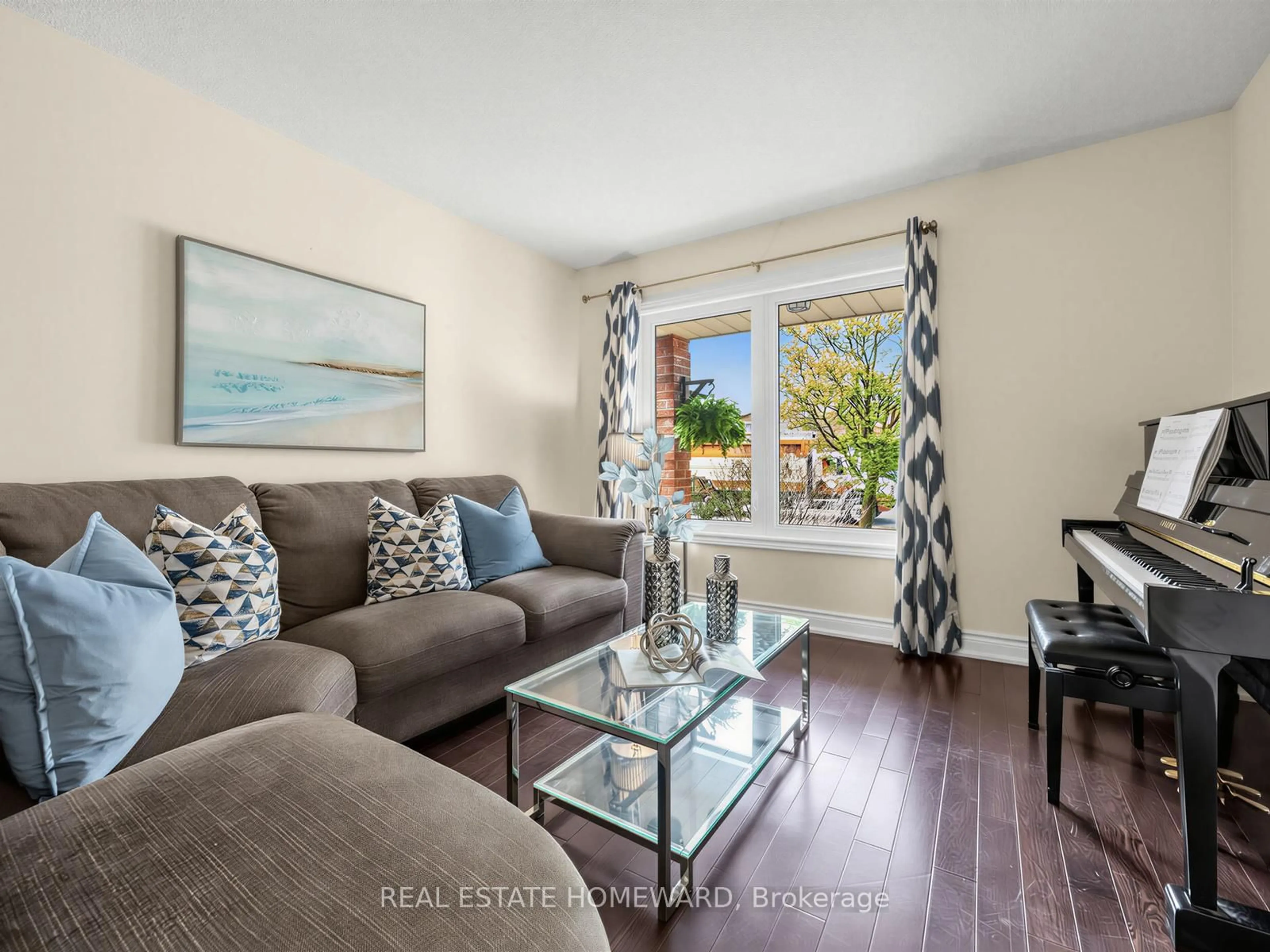 Living room with furniture, wood/laminate floor for 77 Bendamere Cres, Markham Ontario L3P 6Y1