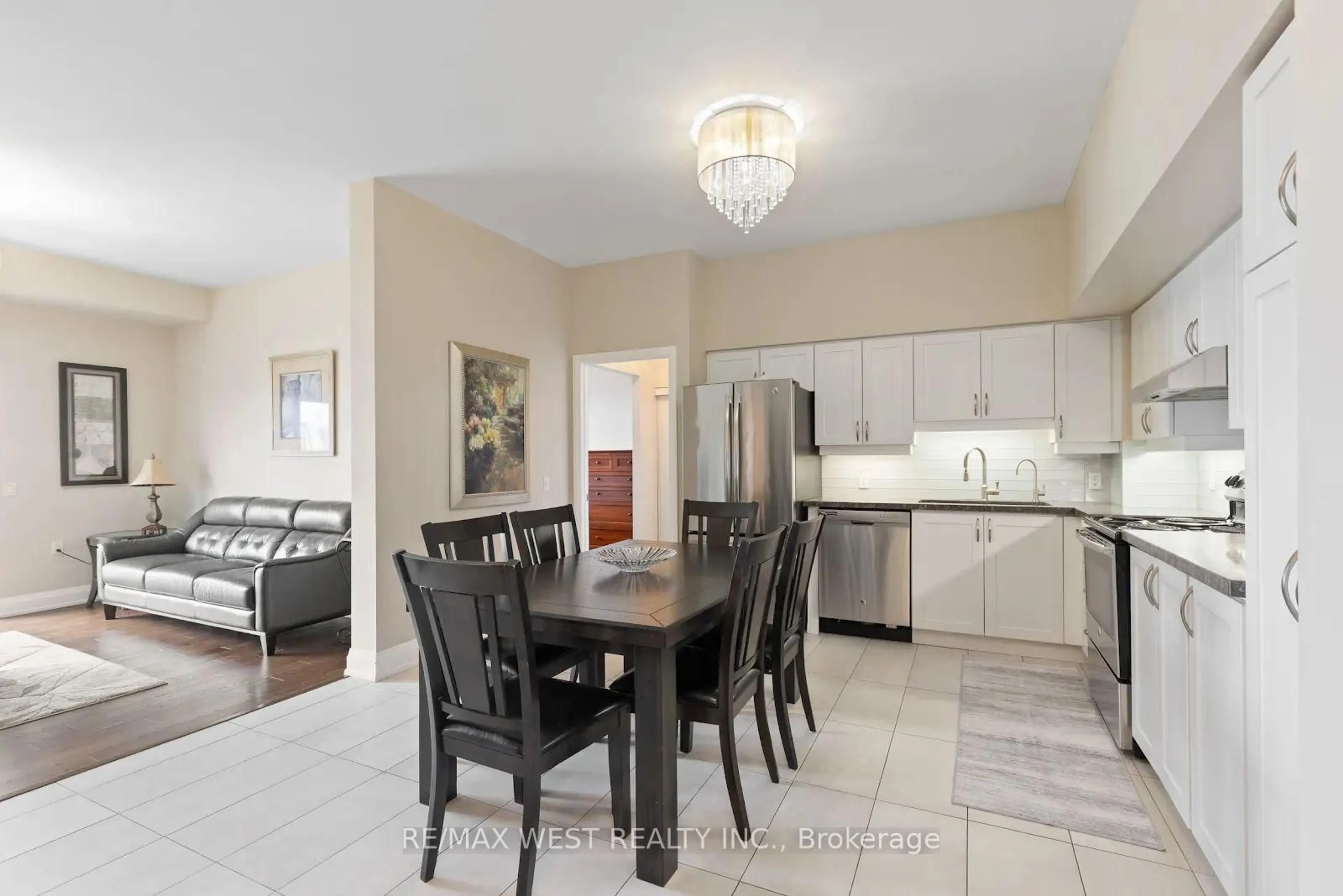 Open concept kitchen, ceramic/tile floor for 2506 Rutherford Rd #511, Vaughan Ontario L4K 5N4