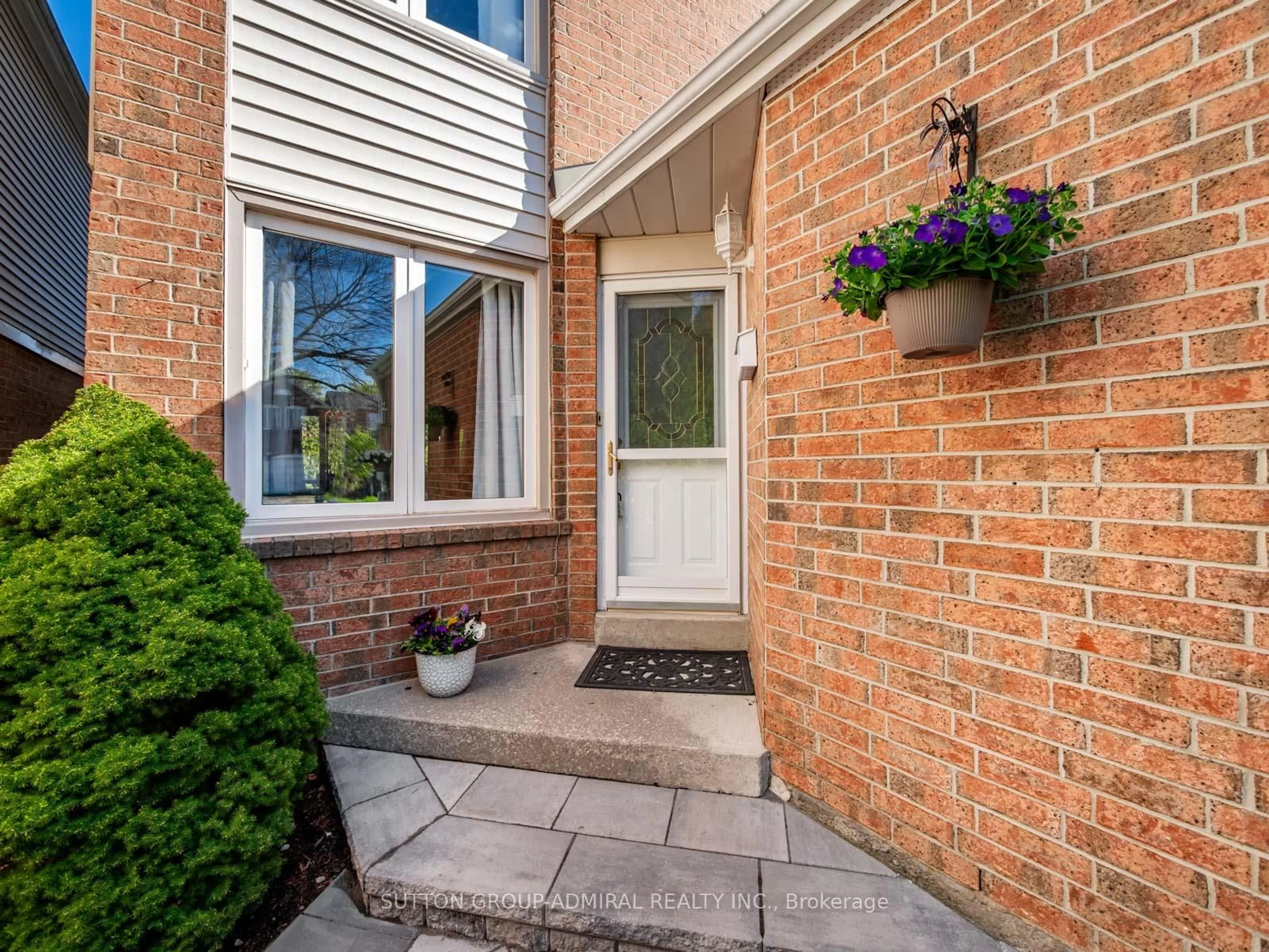 Indoor entryway for 120 Glenmanor Way, Vaughan Ontario L4J 3E5