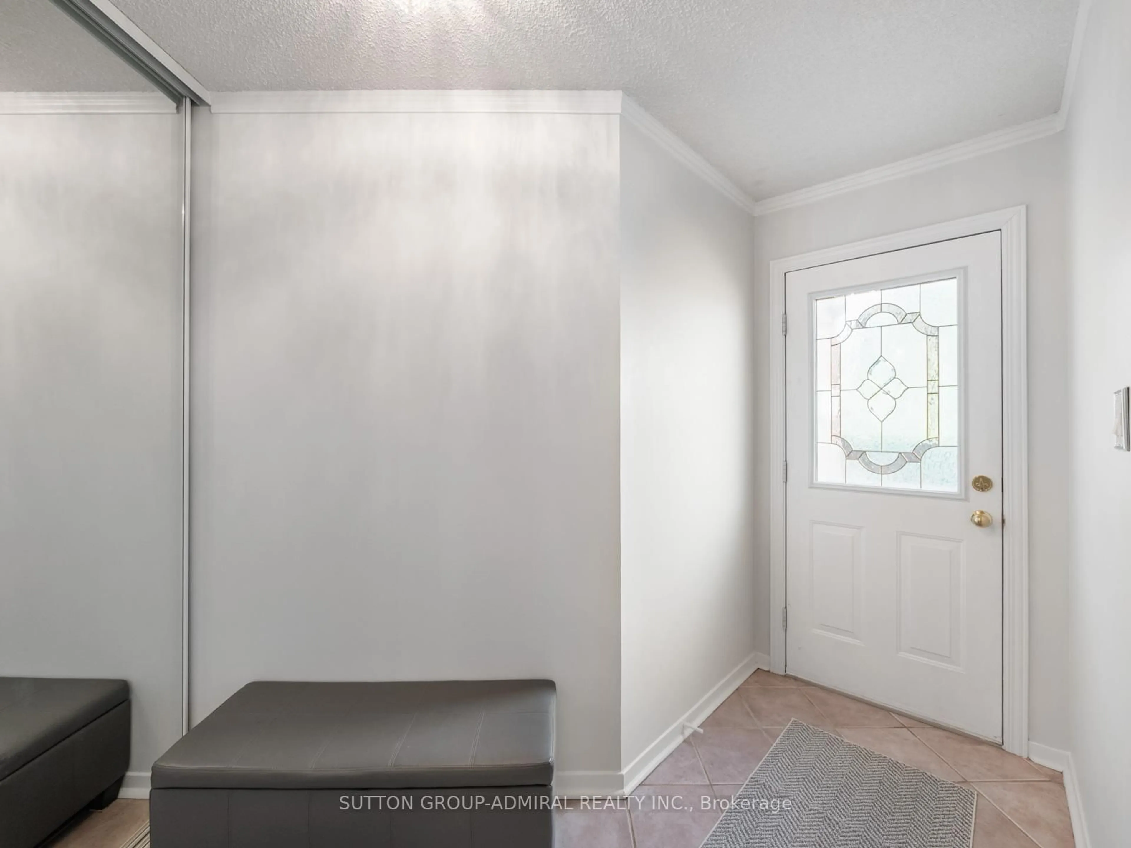 Indoor entryway for 120 Glenmanor Way, Vaughan Ontario L4J 3E5