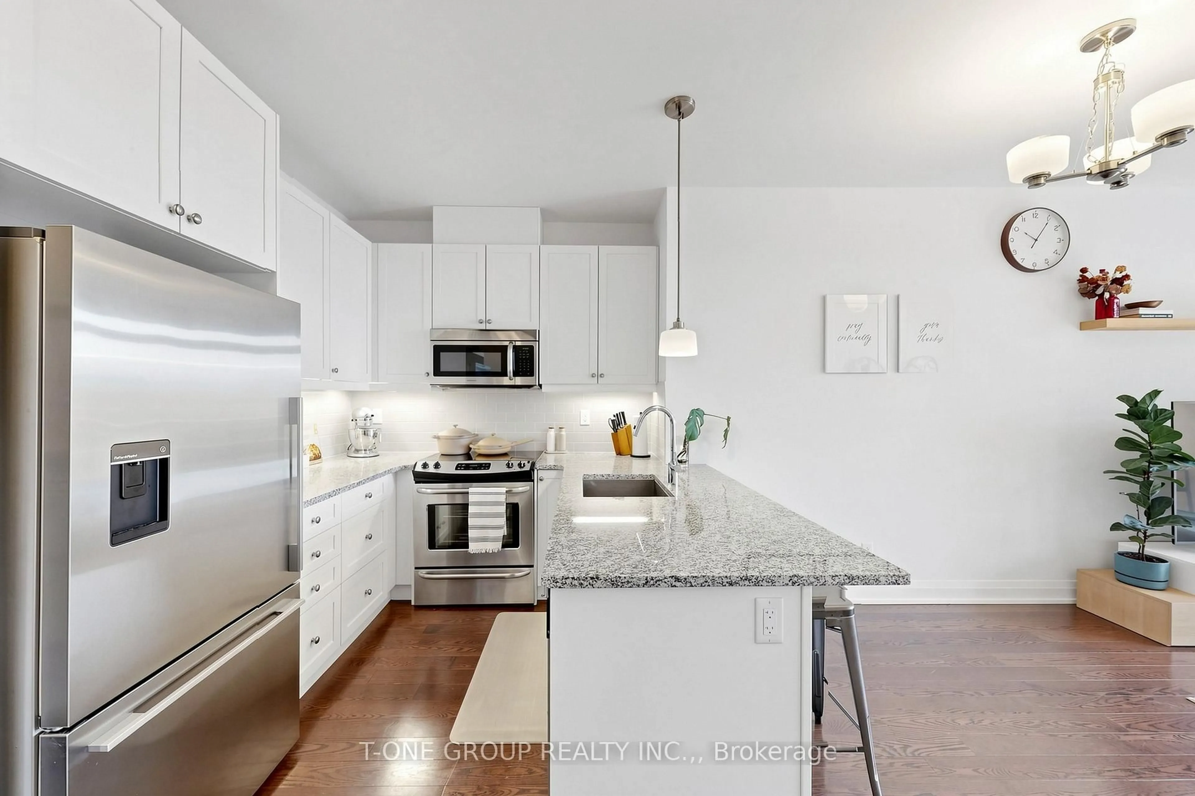 Open concept kitchen, unknown for 15277 Yonge St #602A, Aurora Ontario L4G 1N6