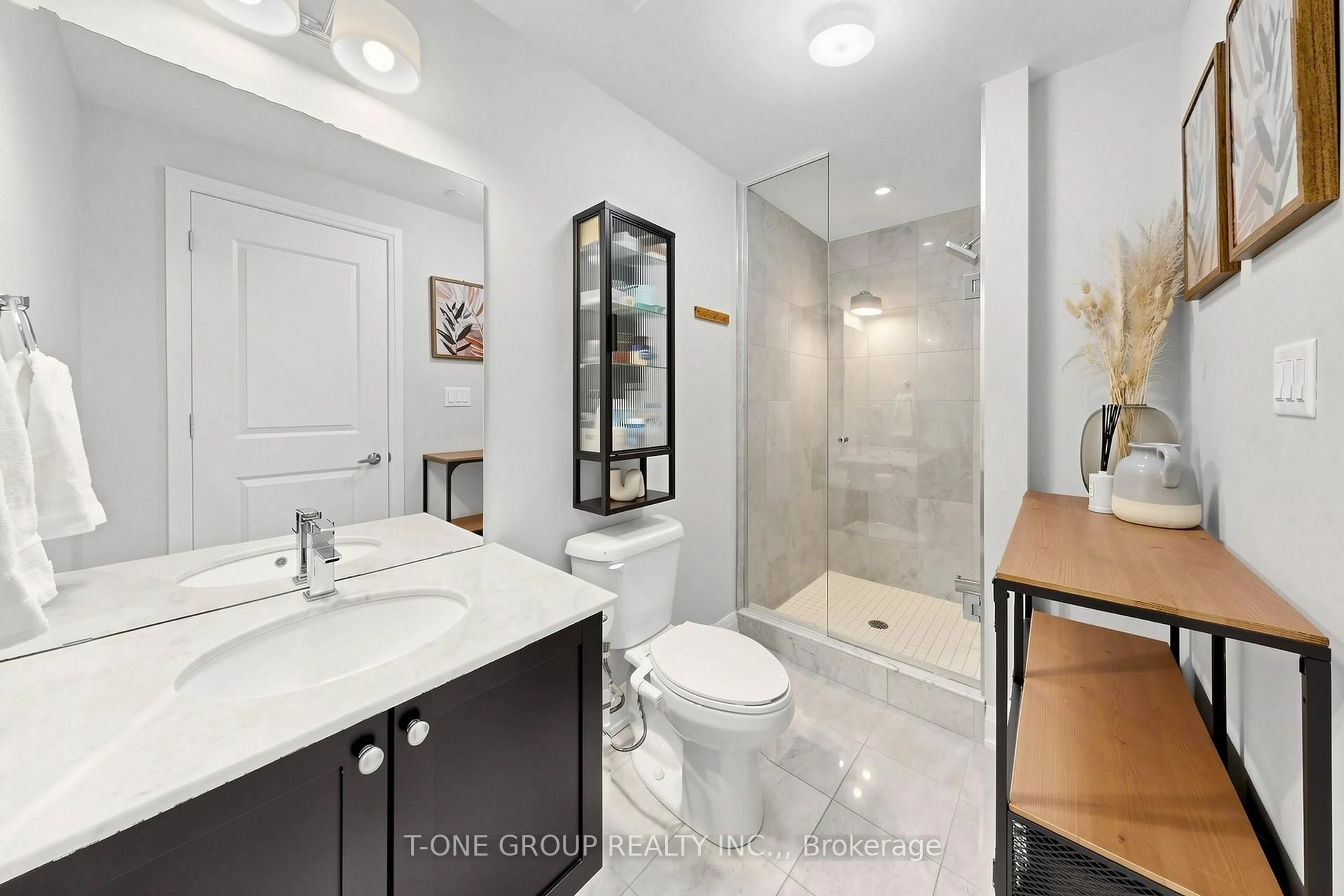 Contemporary bathroom, ceramic/tile floor for 15277 Yonge St #602A, Aurora Ontario L4G 1N6