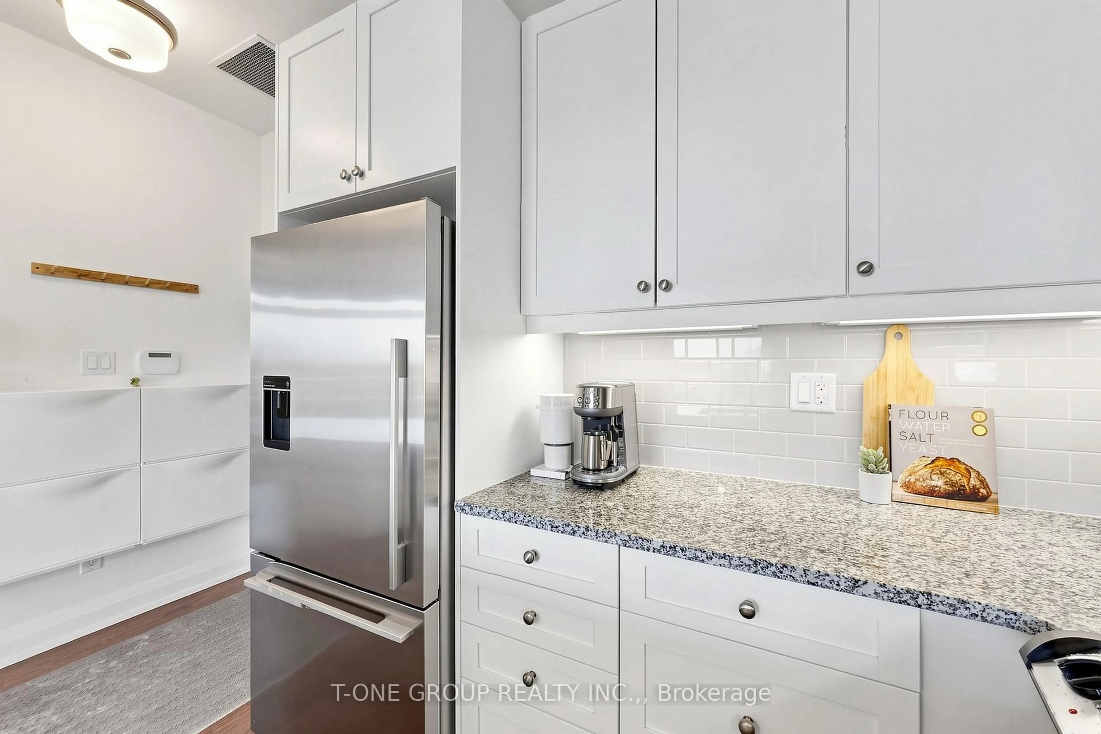 Open concept kitchen, ceramic/tile floor for 15277 Yonge St #602A, Aurora Ontario L4G 1N6
