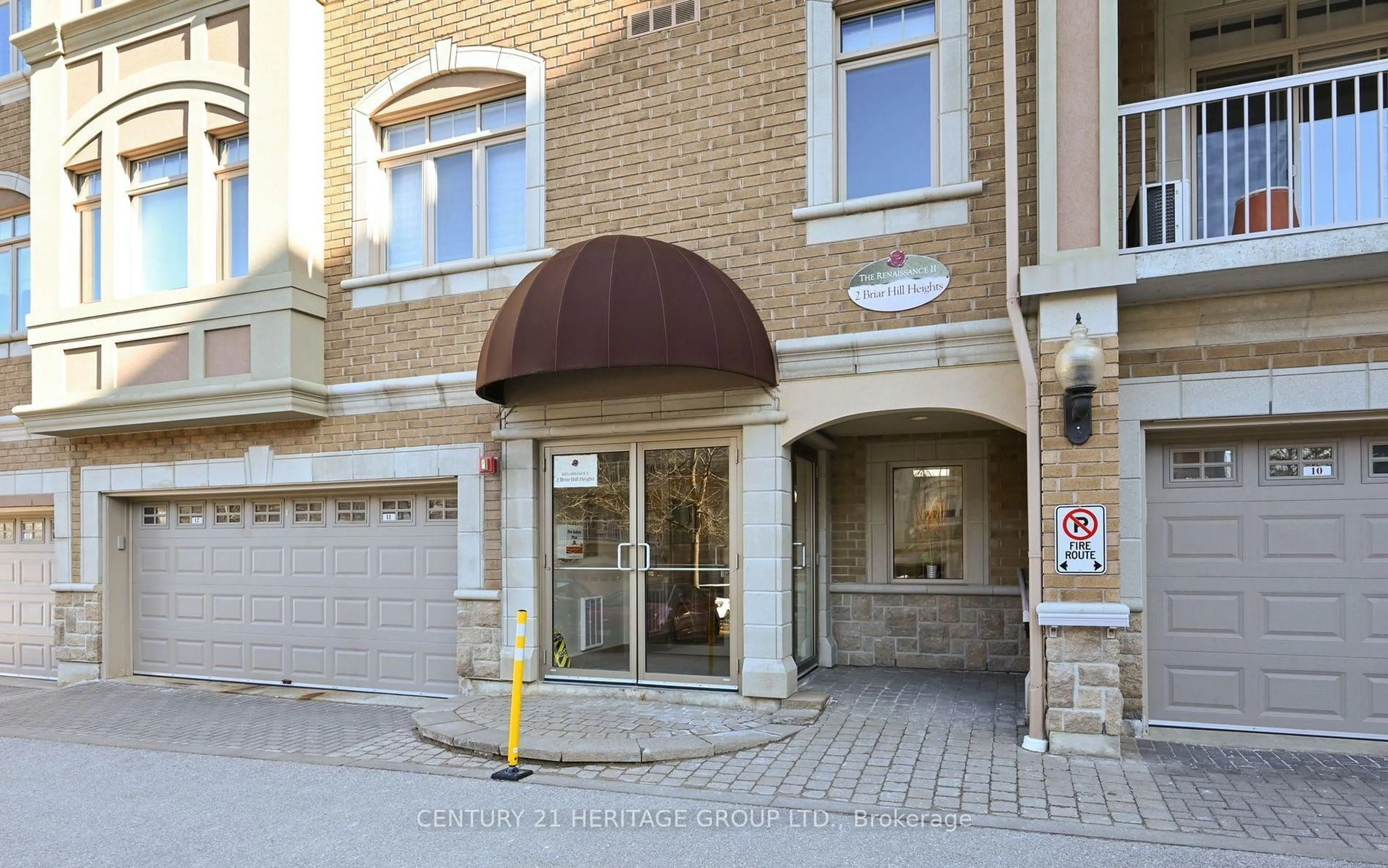 Indoor foyer for 2 Briar Hill Hts #207, New Tecumseth Ontario L9R 2H6