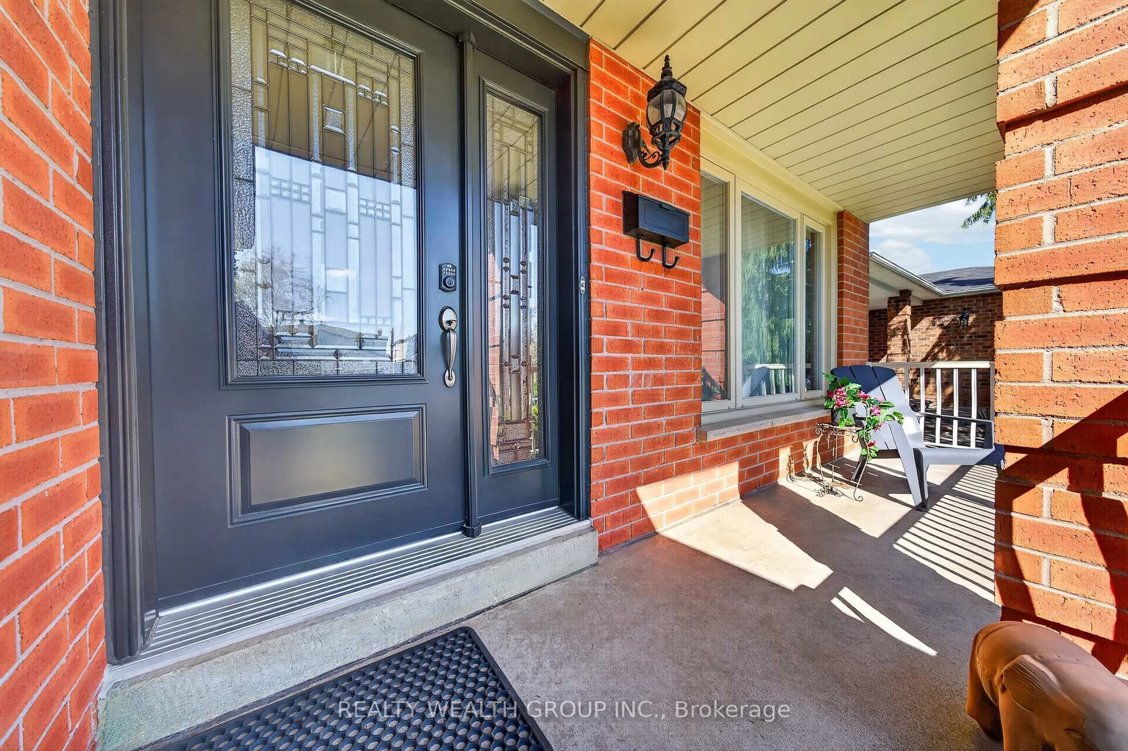 Indoor entryway for 42 Cherhill Dr, Vaughan Ontario L6A 1H6