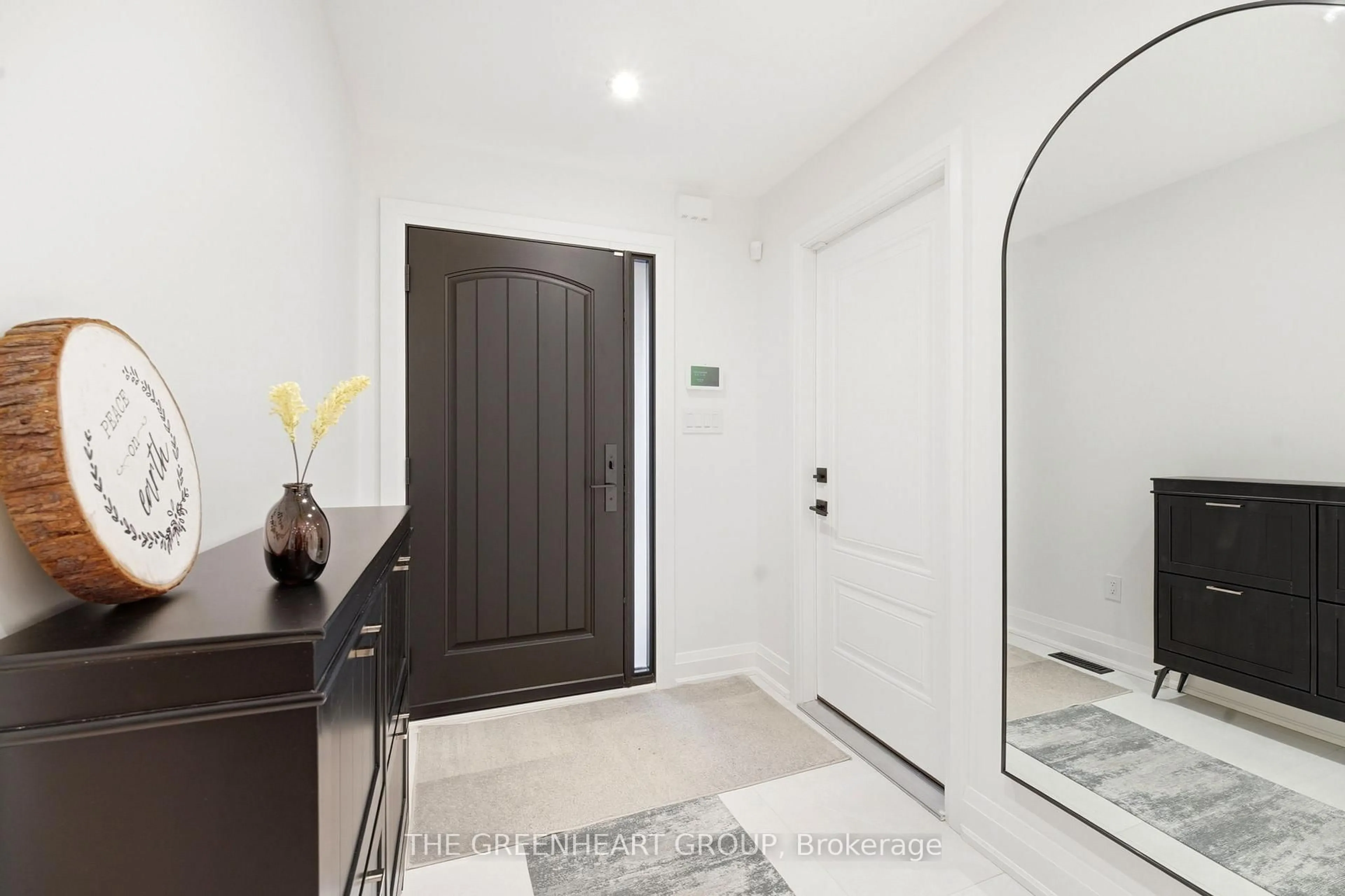 Indoor entryway for 32 Sonny St, Vaughan Ontario L6A 1B7