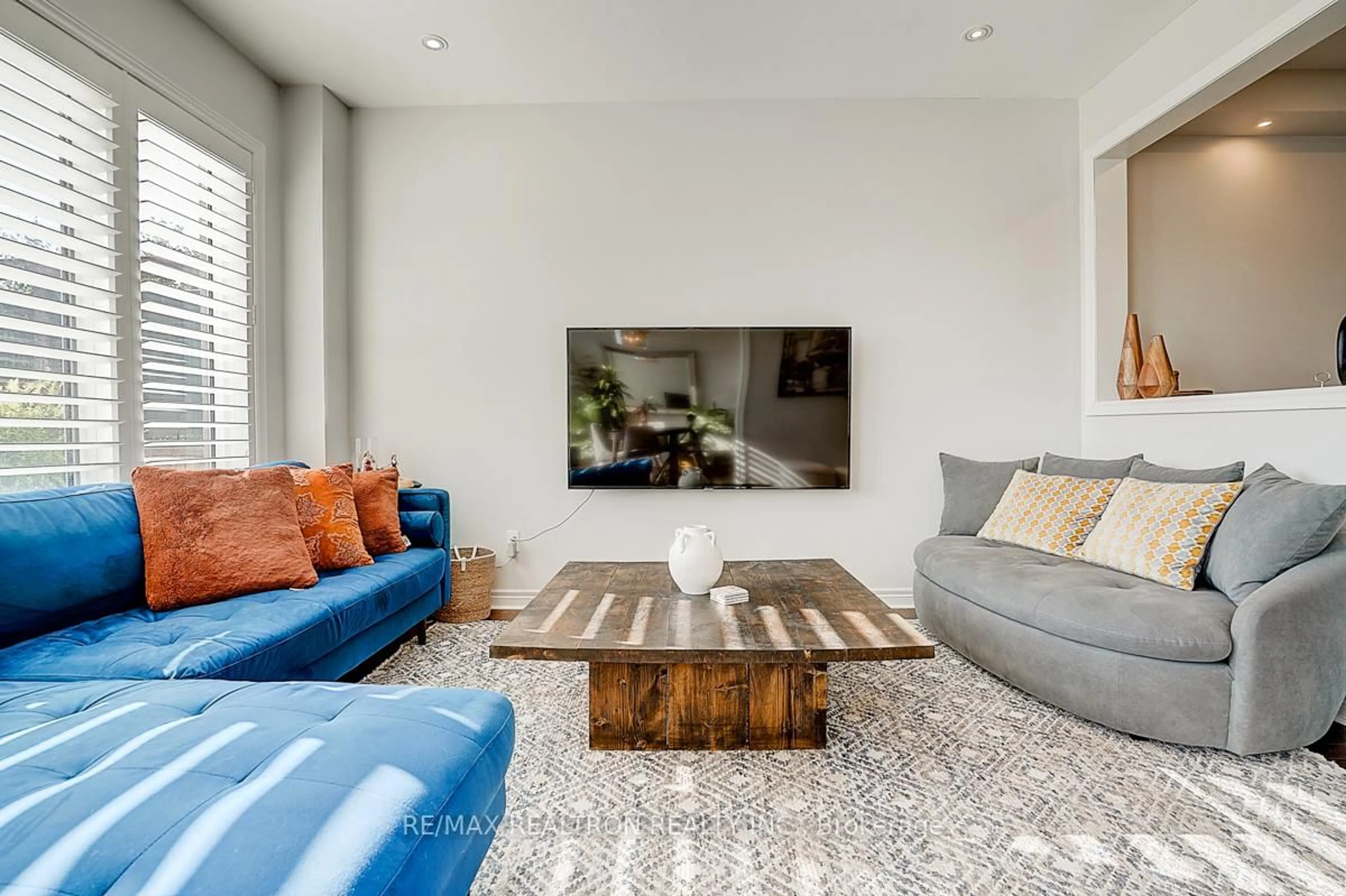 Living room with furniture, unknown for 89 Walter Sinclair Crt, Richmond Hill Ontario L4E 0X5