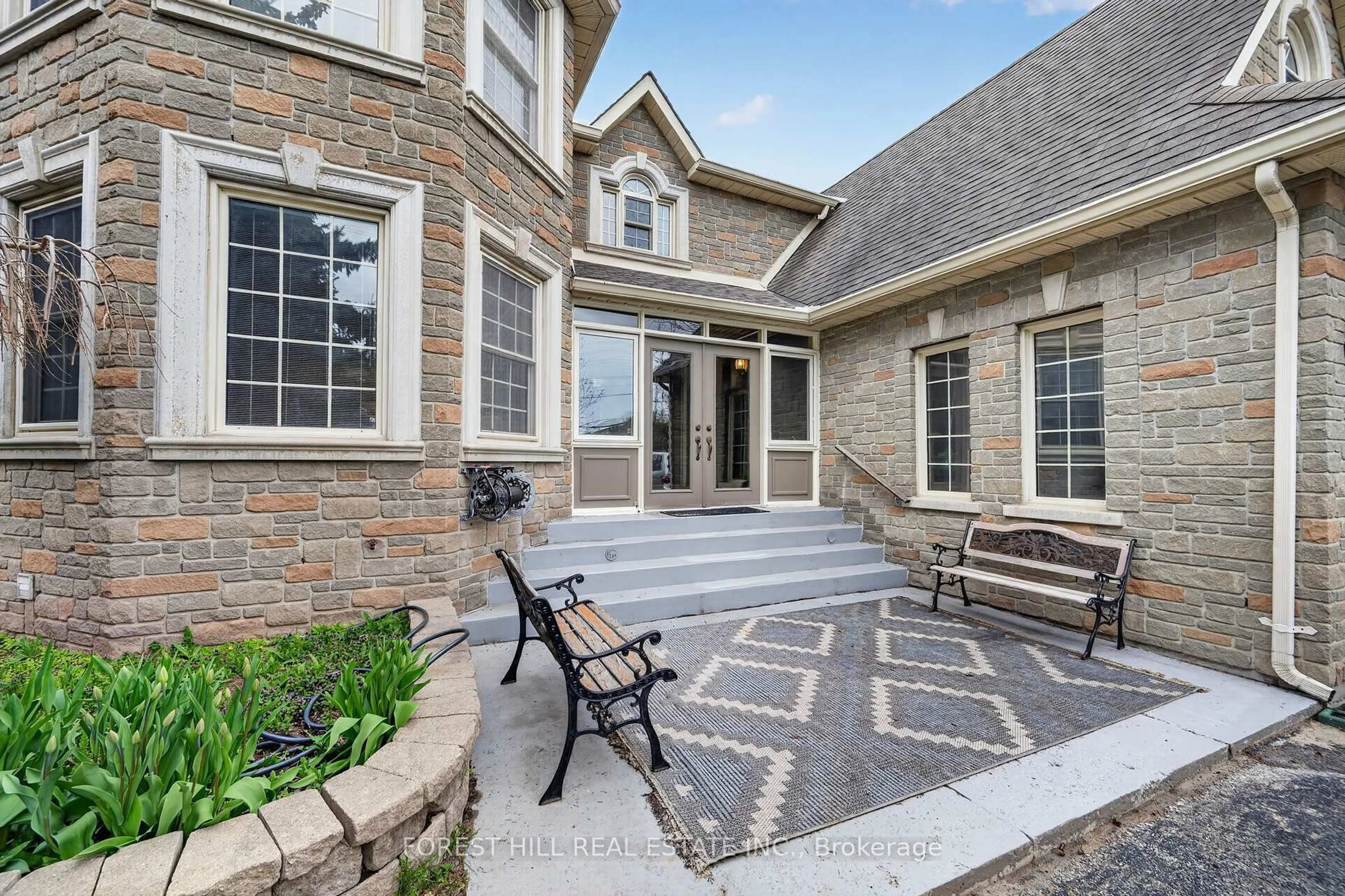 Home with brick exterior material, street for 10601 Bathurst St, Richmond Hill Ontario L4C 7V8