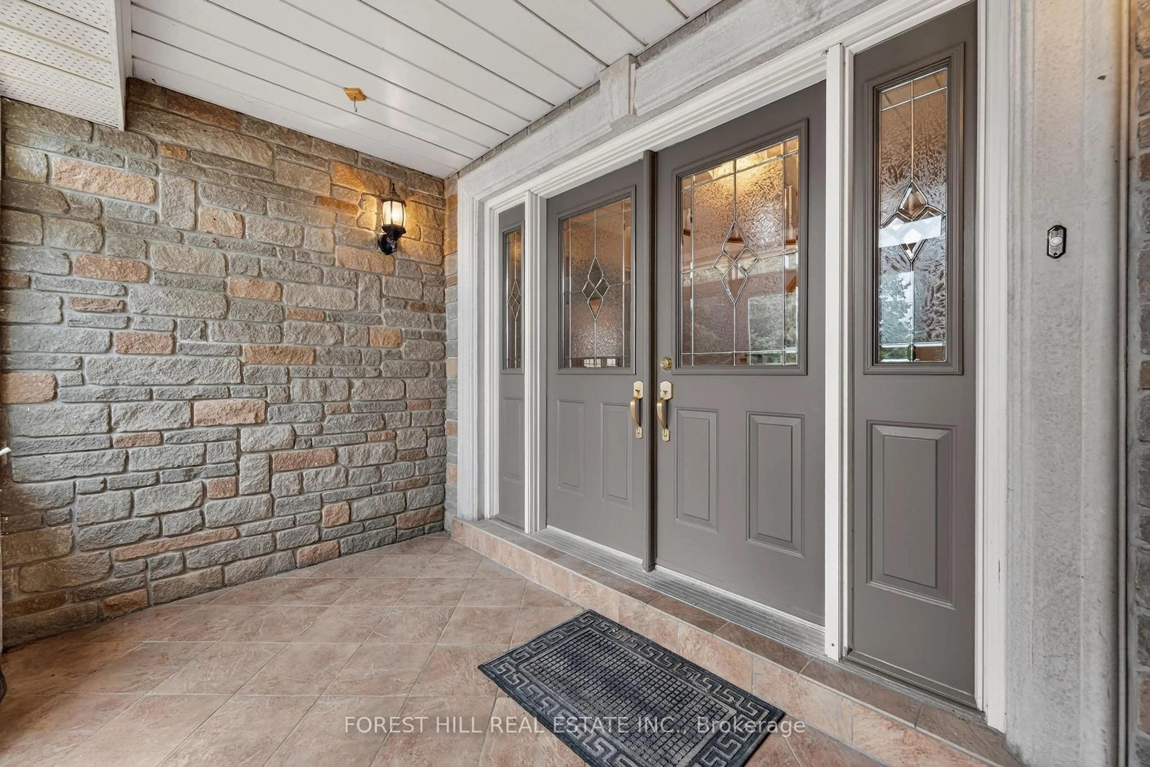 Indoor entryway for 10601 Bathurst St, Richmond Hill Ontario L4C 7V8
