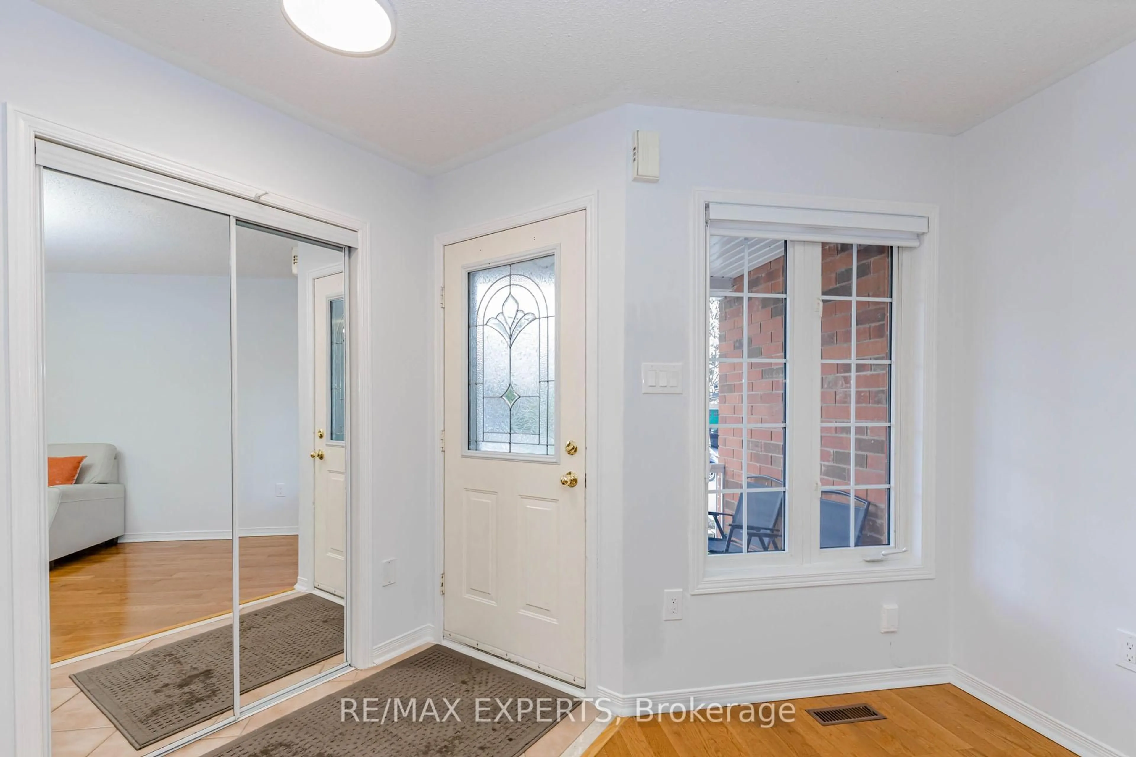 Indoor entryway for 131 Legnano Cres, Vaughan Ontario L4H 2B6