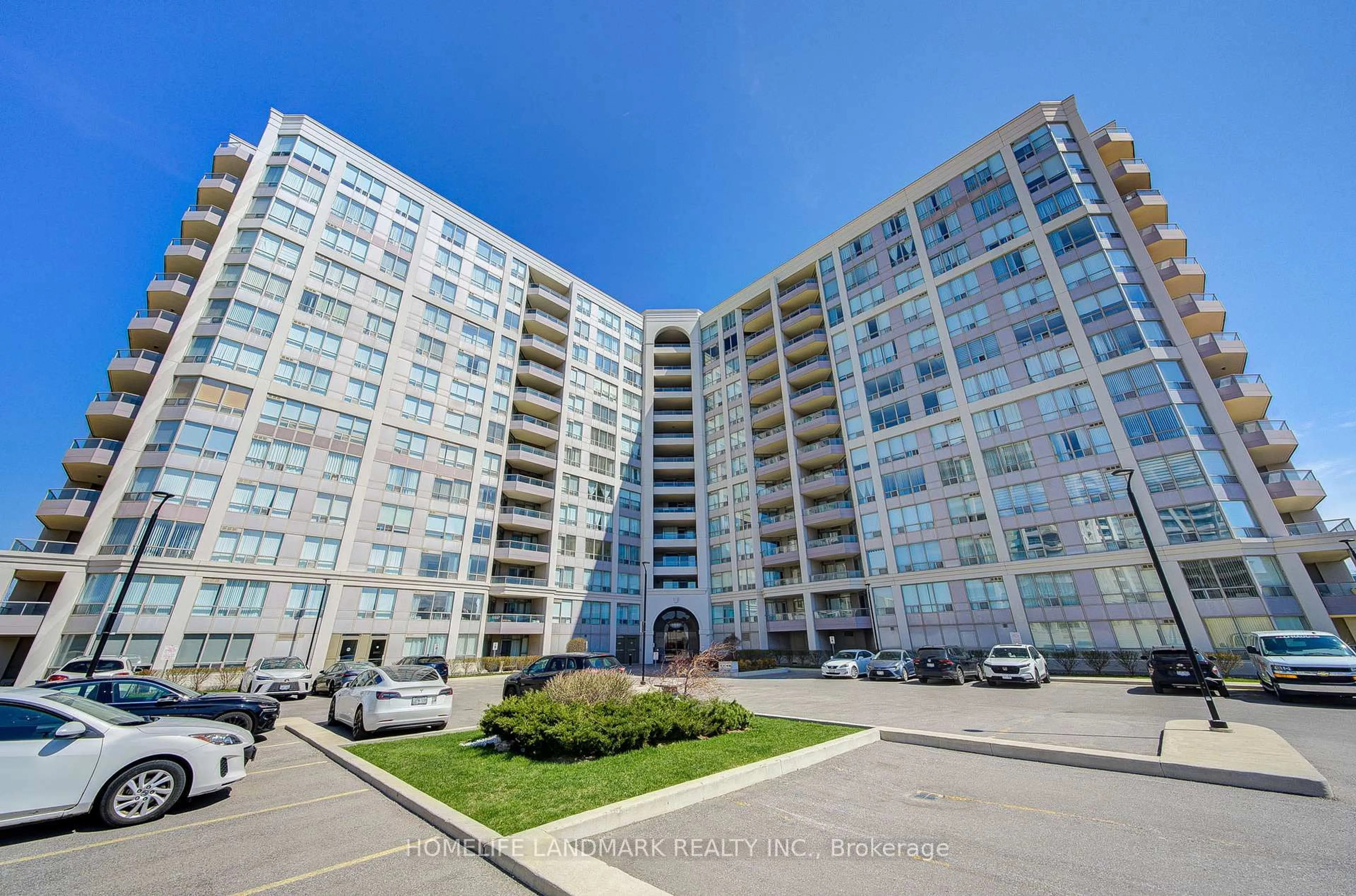 A pic from outside/outdoor area/front of a property/back of a property/a pic from drone, unknown for 9017 Leslie St #317, Richmond Hill Ontario L4B 4R8
